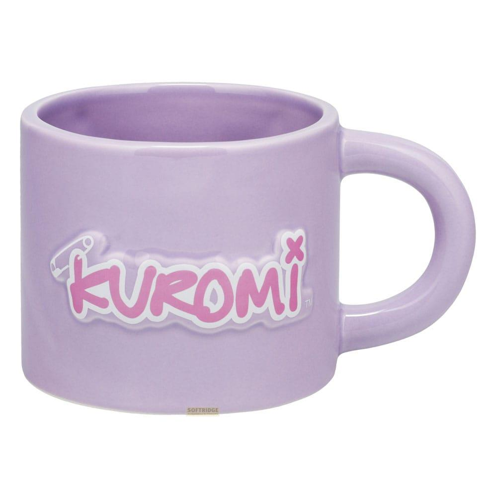 Una taza lila con la palabra 