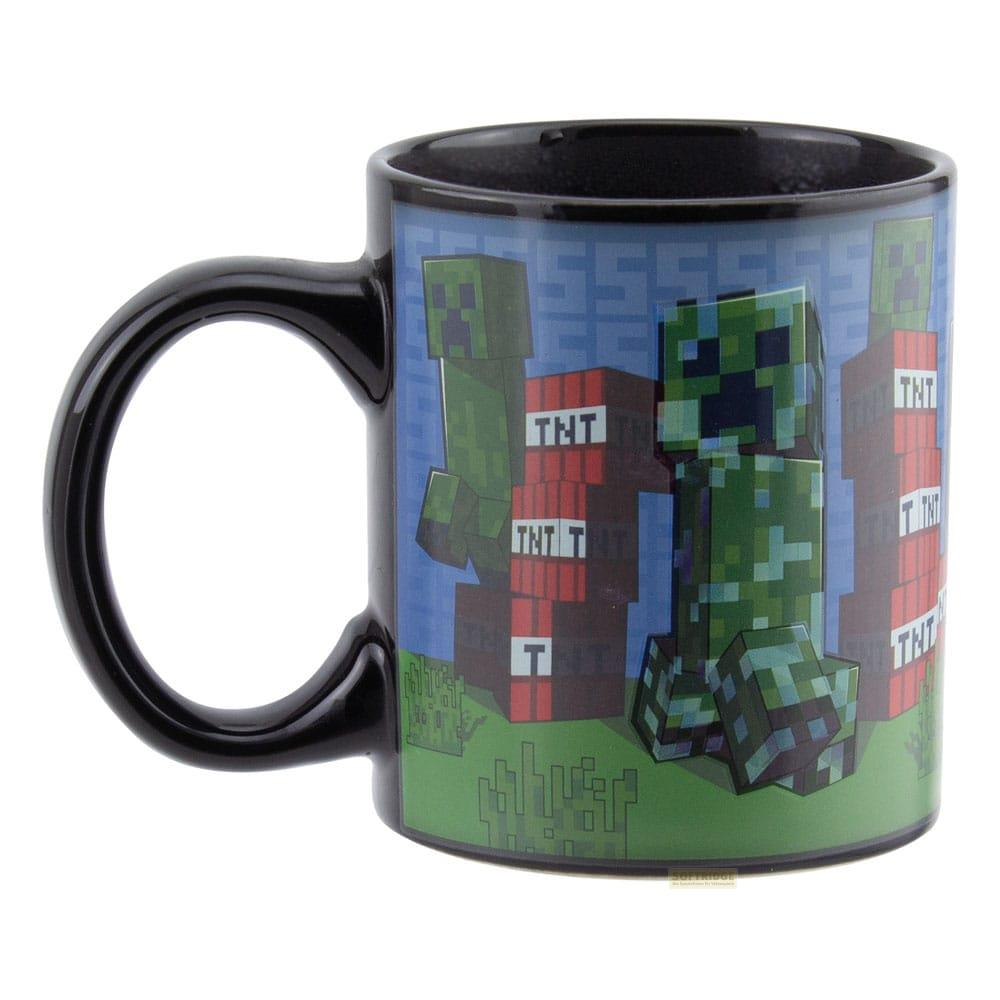 Taza negra con diseño de Creeper de Minecraft y bloque TNT.