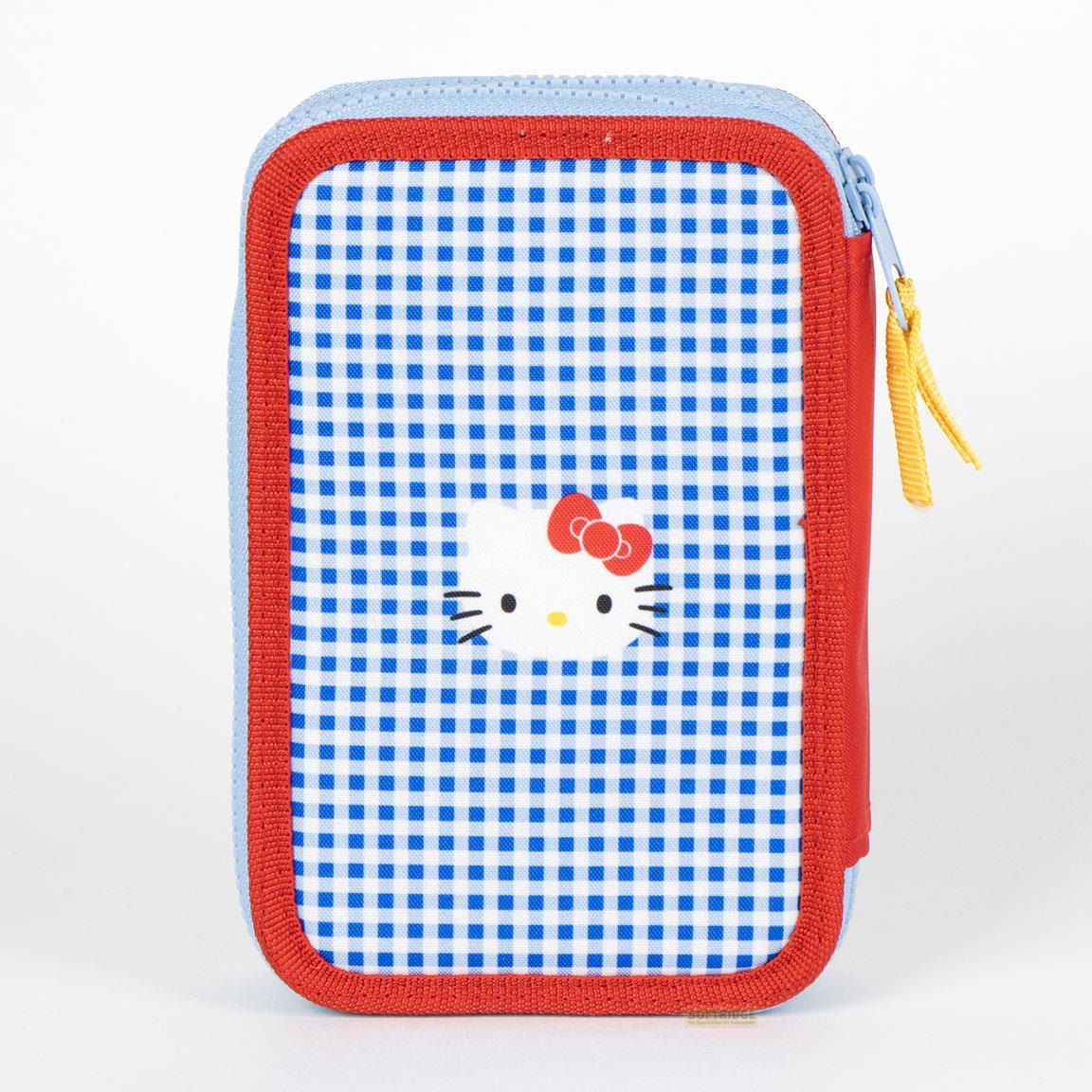 Ein blau kariertes Federmäppchen mit Hello Kittys Gesicht und rotem Rand.
