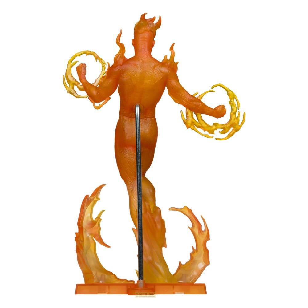 Una figura traslucida arancione di Human Torch si erge su una base infuocata, con fiamme intorno alle mani.