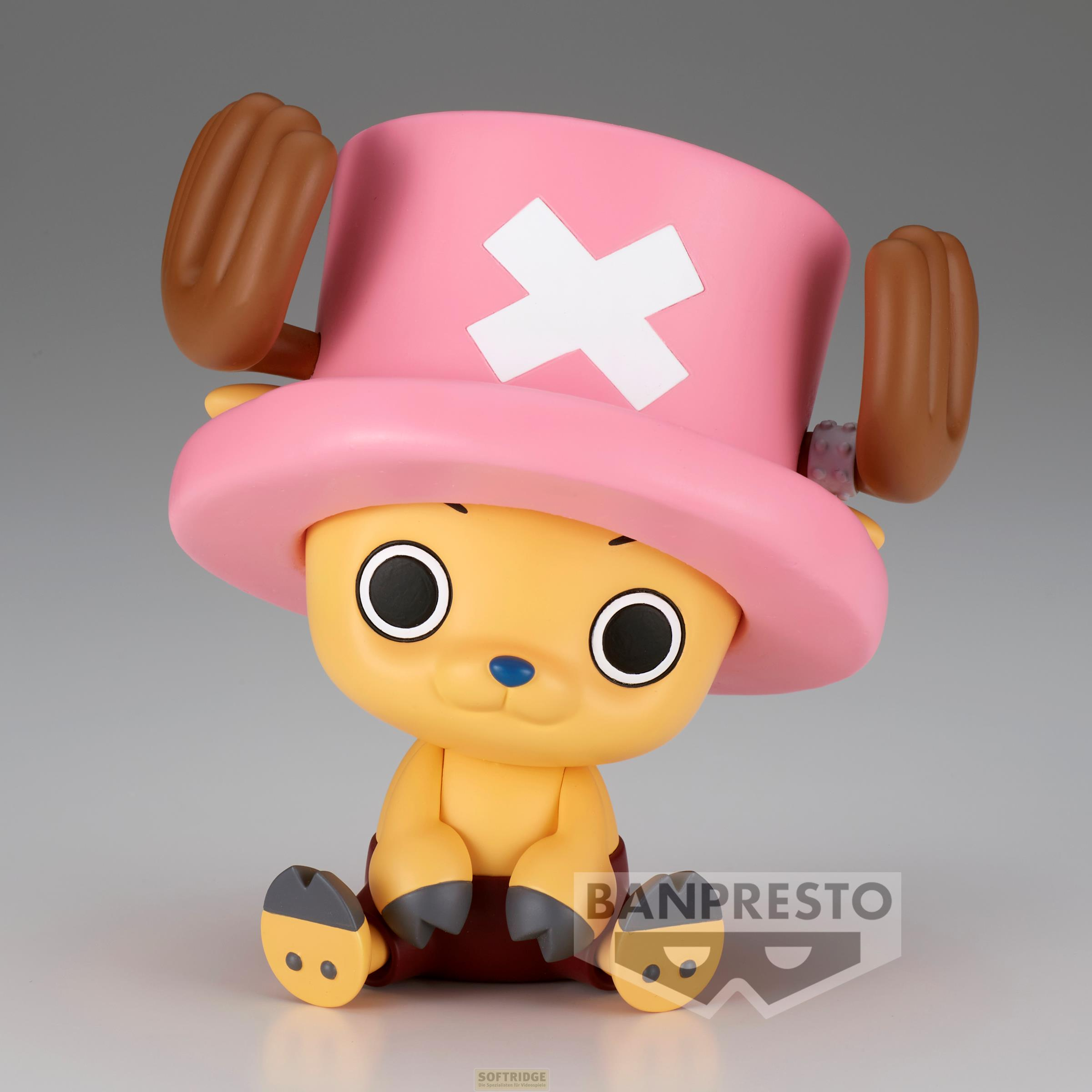 Un personaje de dibujos animados amarillo con ojos grandes y un sombrero rosa con cruz blanca se sienta.
