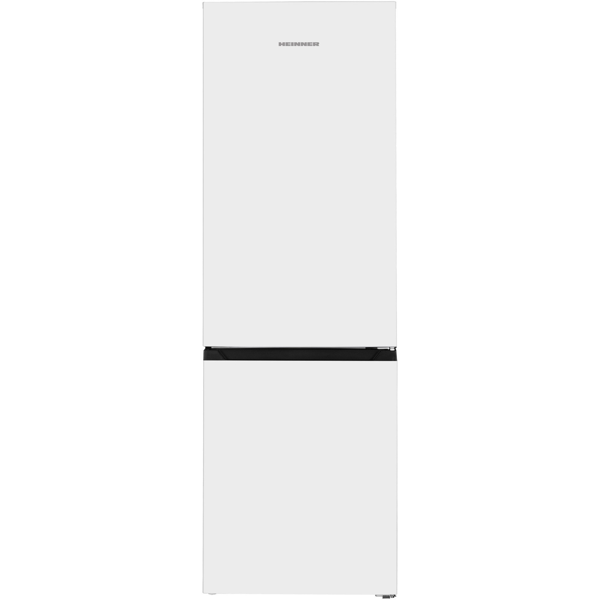 Een witte Heinner koelkast met een zwarte strip tussen de bovenste en onderste deur.