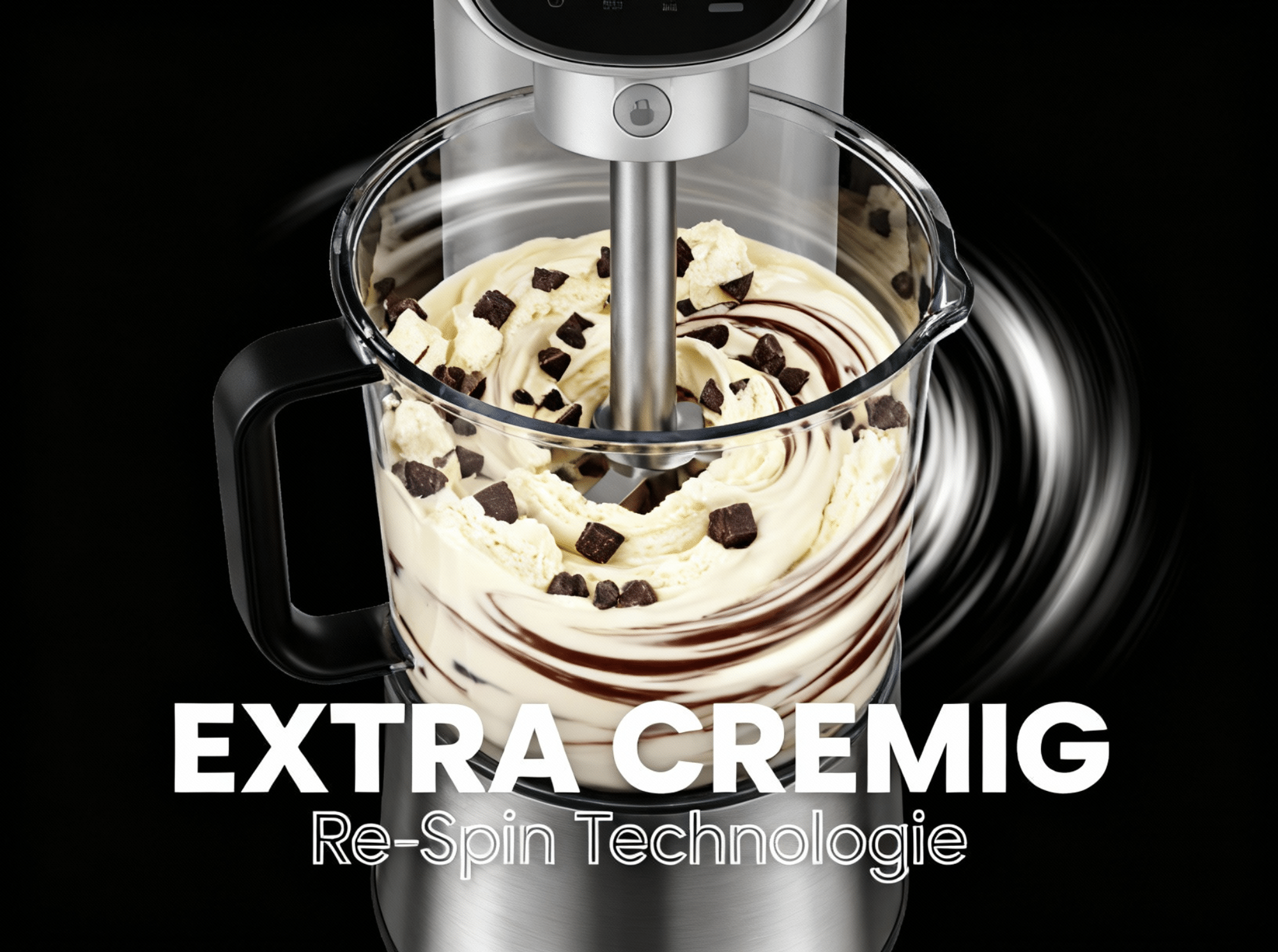 Eismaschine mit cremigem Eis und Schokostückchen. Extra Cremig Technologie.