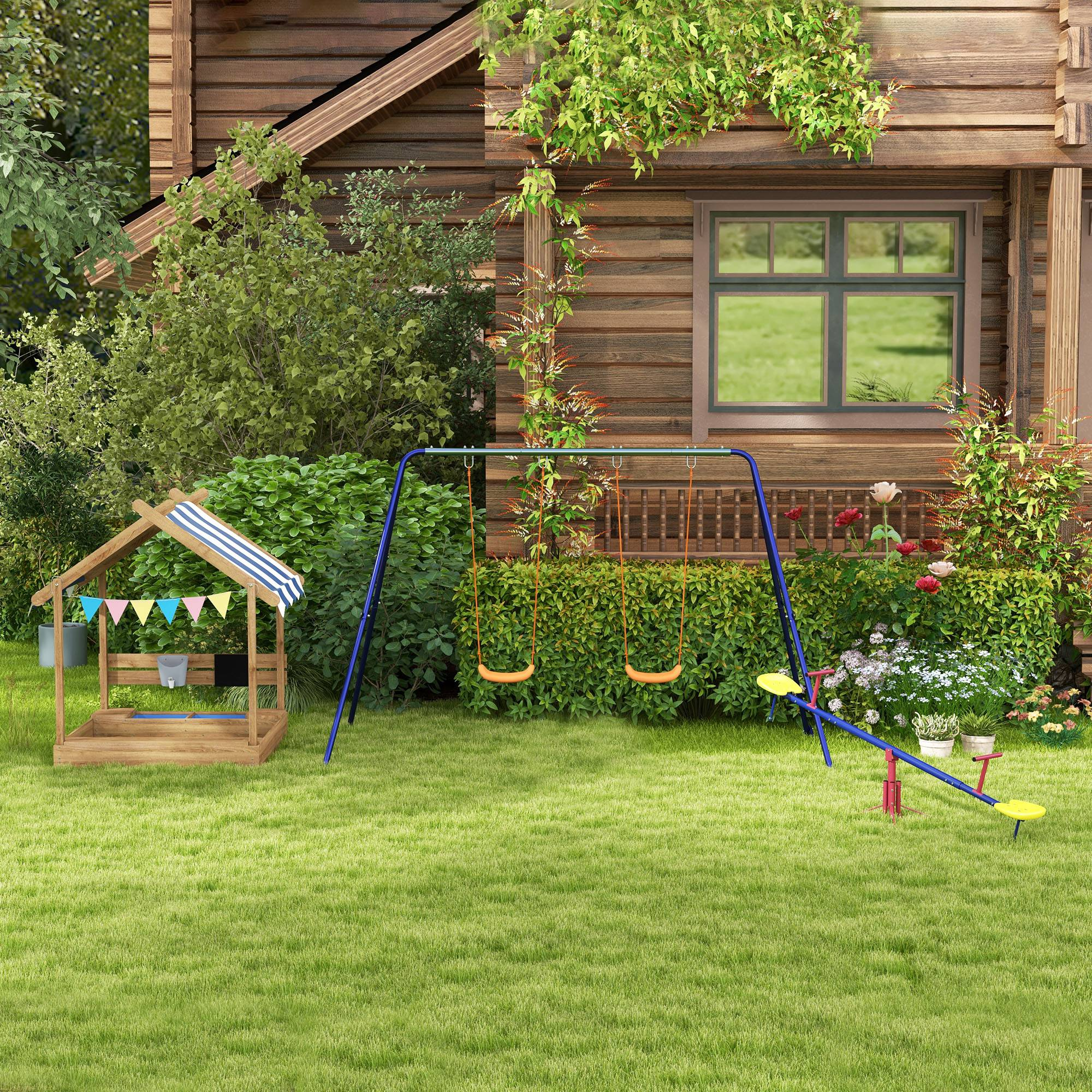 Una casa giochi in legno, altalena e dondolo su un prato verde lussureggiante davanti a una baita.