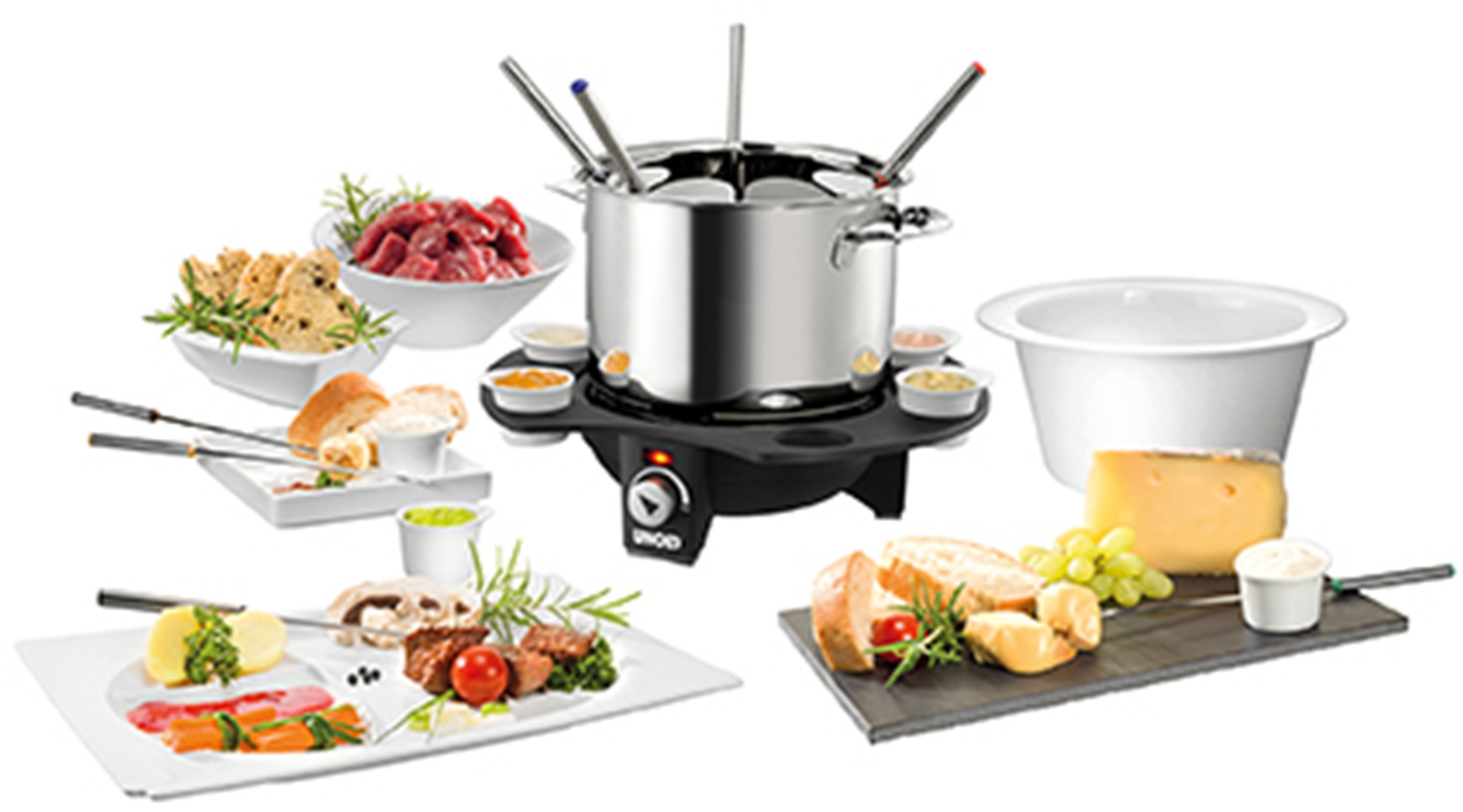 Zestaw do fondue z mięsem, chlebem, serem, winogronami i dipami na białym tle.