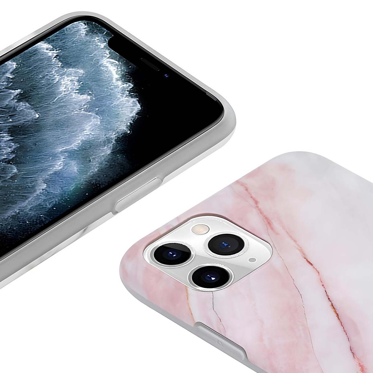 Primo piano di due custodie per telefono. Una è bianca con marmo rosa. L'altra è argentata con schermo.