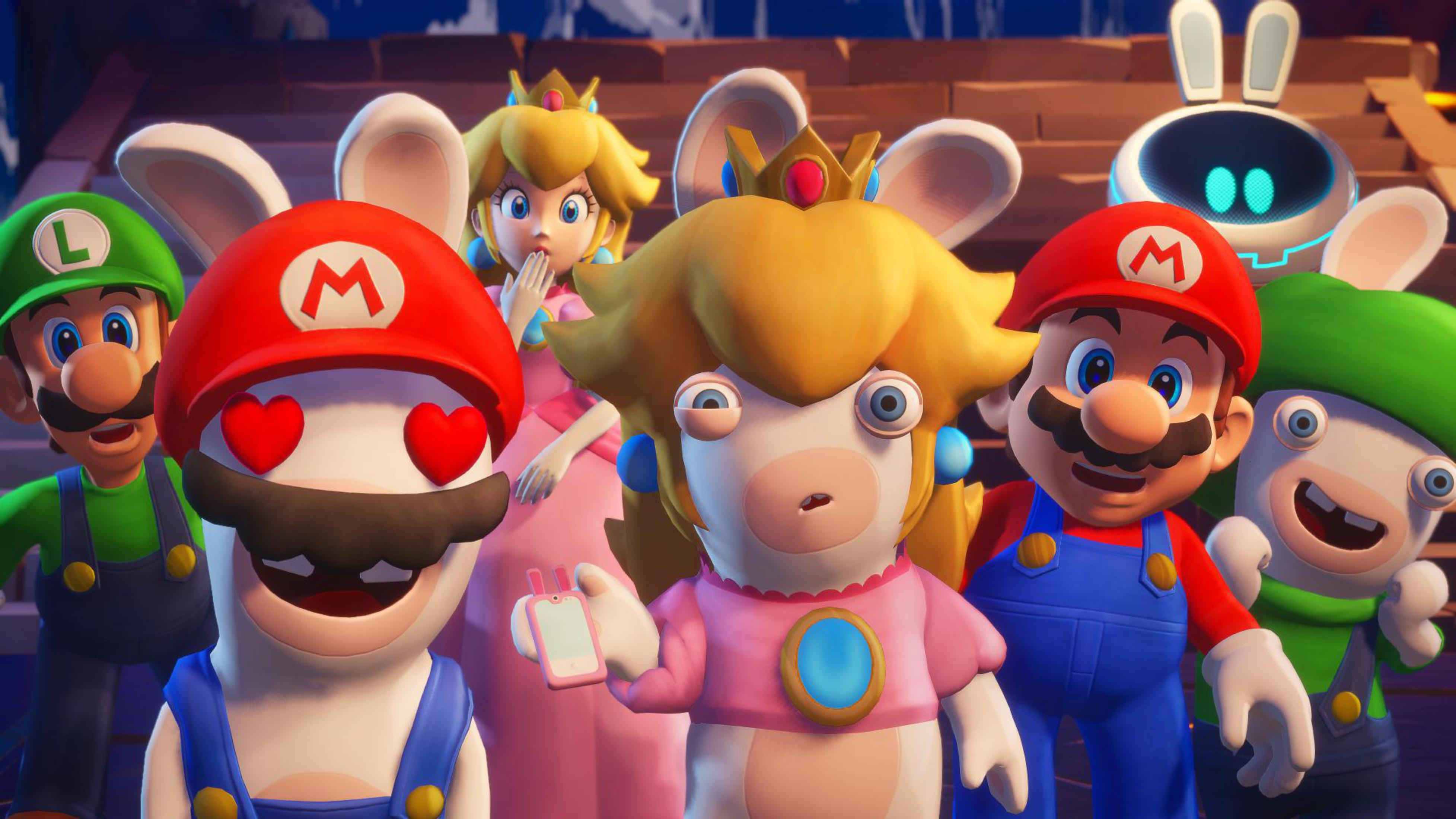 Mario, Luigi, Peach et des Lapins Crétins posant en groupe, un robot en arrière-plan.