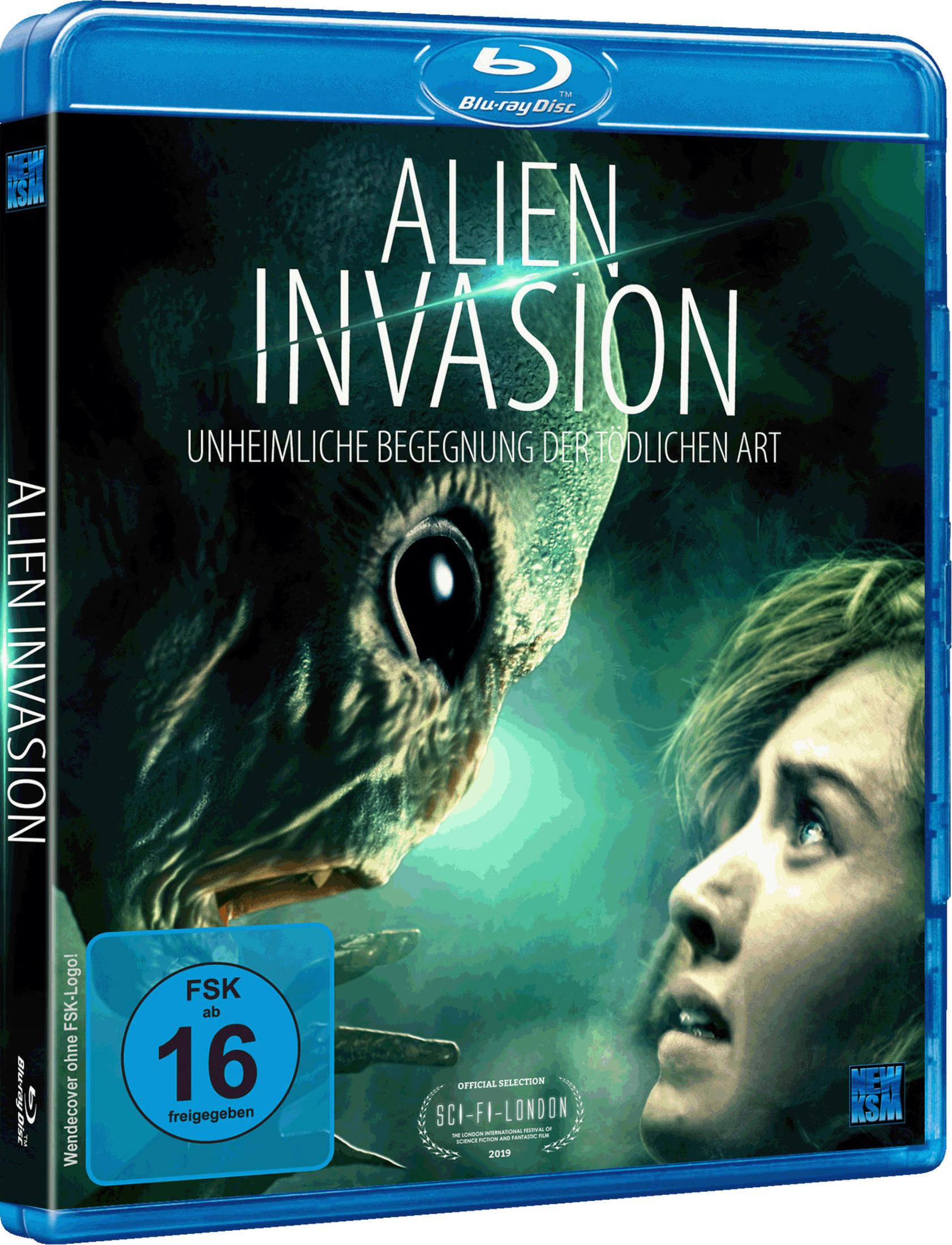 Copertina Blu-ray: Un umano guarda con terrore un grande volto alieno. Testo: Alien Invasion.