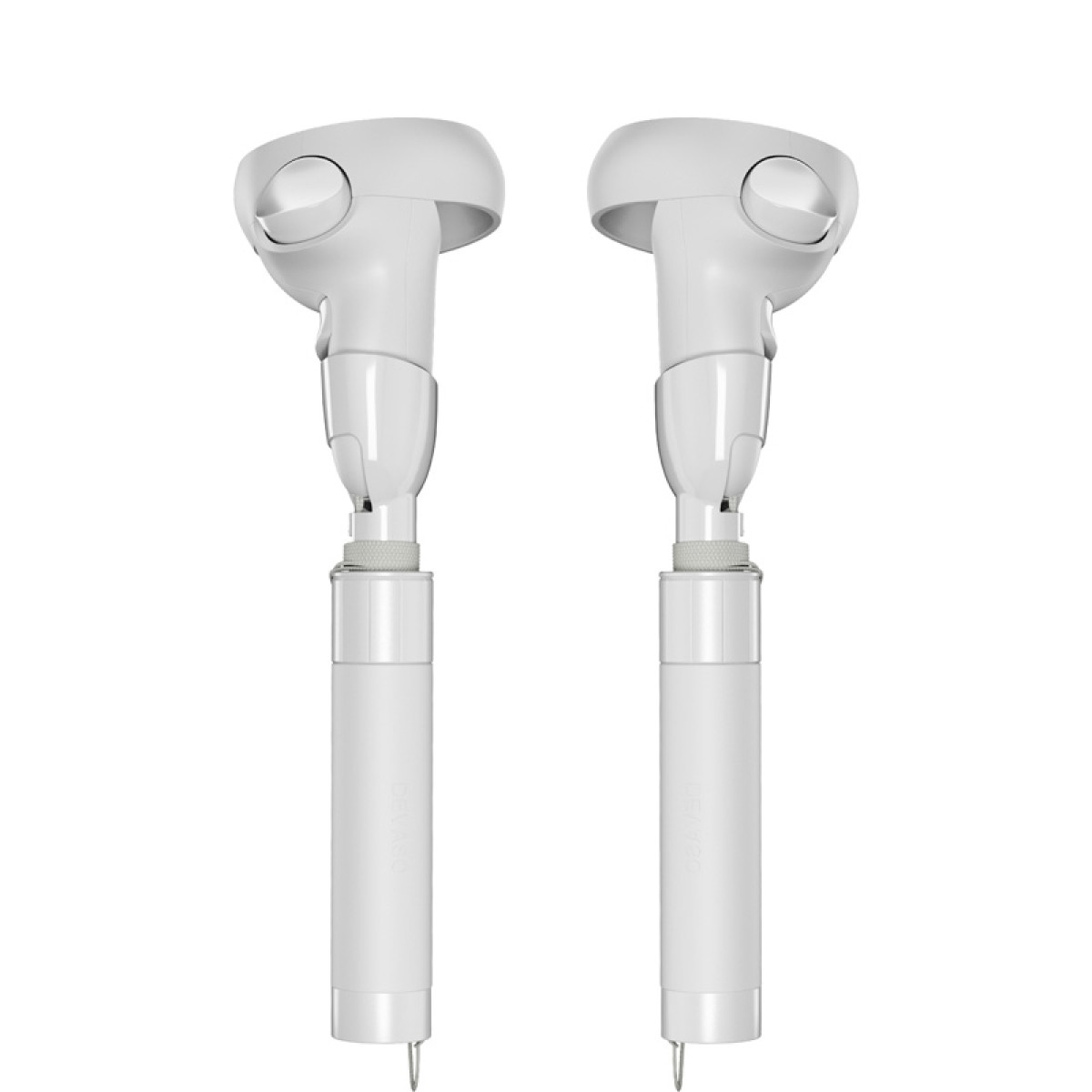 Dwa białe słuchawki z srebrnymi akcentami są wyświetlane na białym tle.