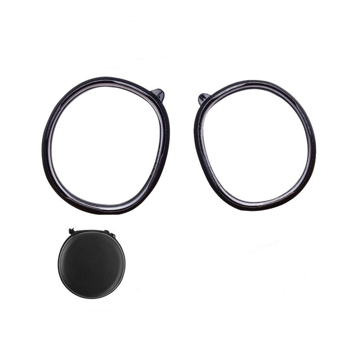 Dwa czarne pierścienie i czarne okrągłe etui na białym tle.