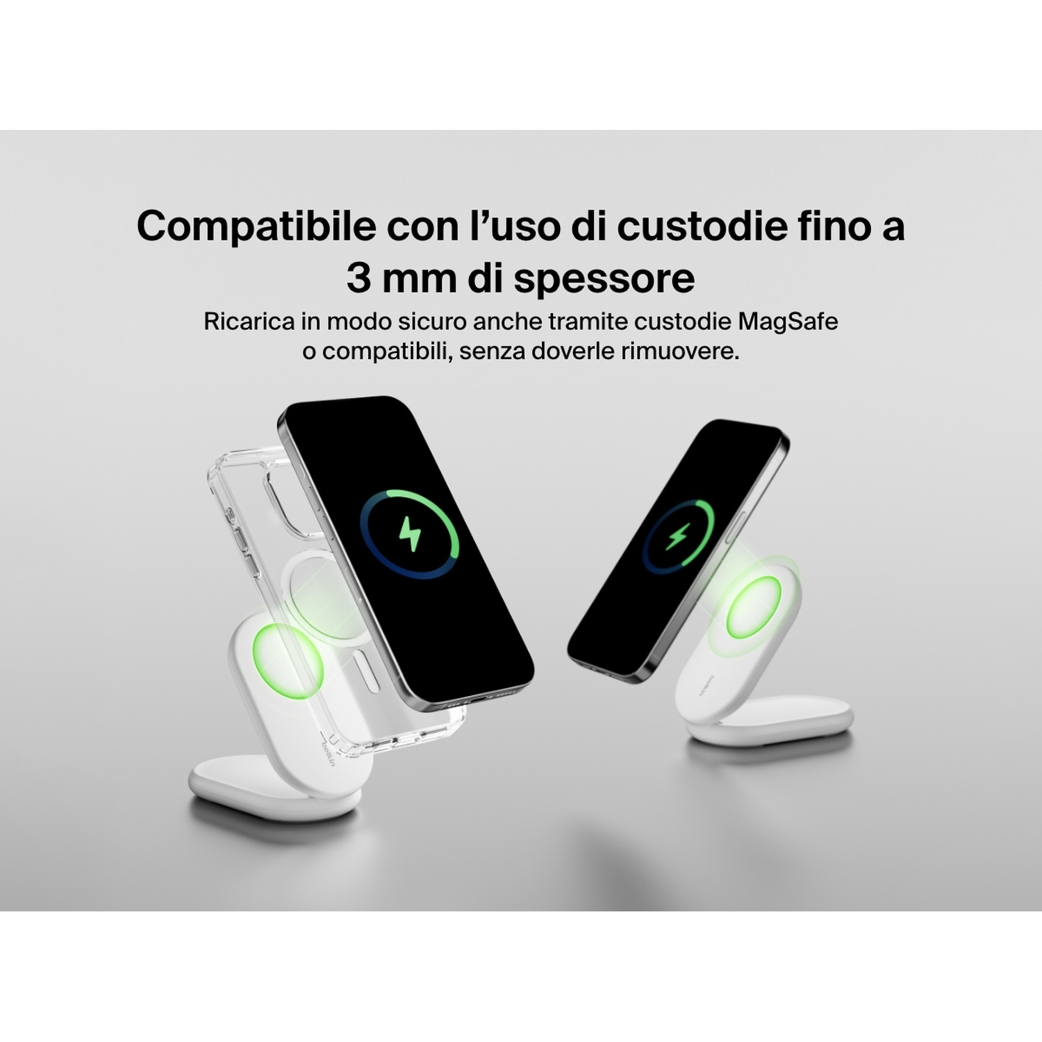 Due iPhone su caricabatterie MagSafe bianchi. Un telefono in custodia, entrambi carichi.
