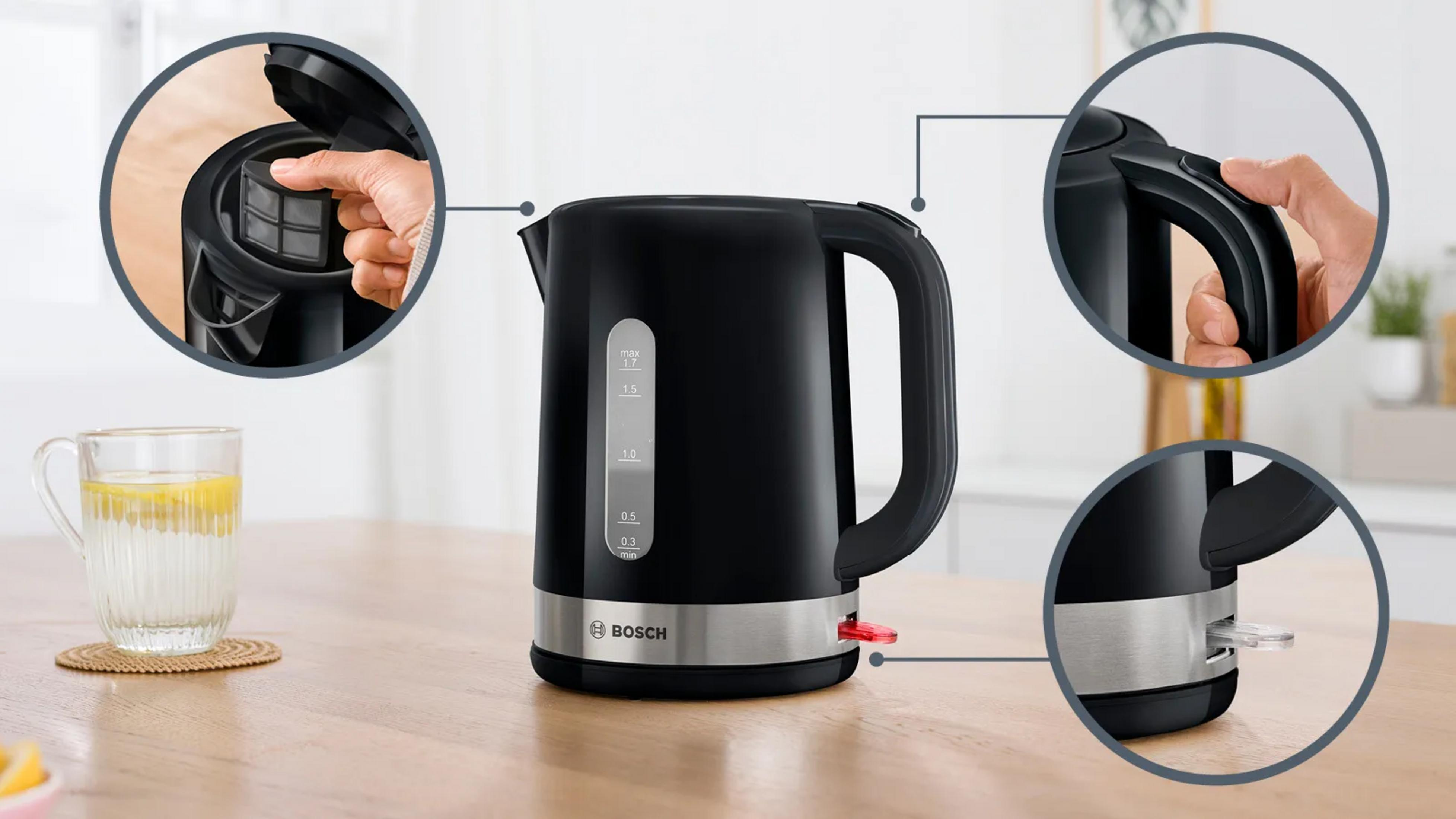 Bollitore elettrico nero con indicatore del livello dell'acqua e base argentata.