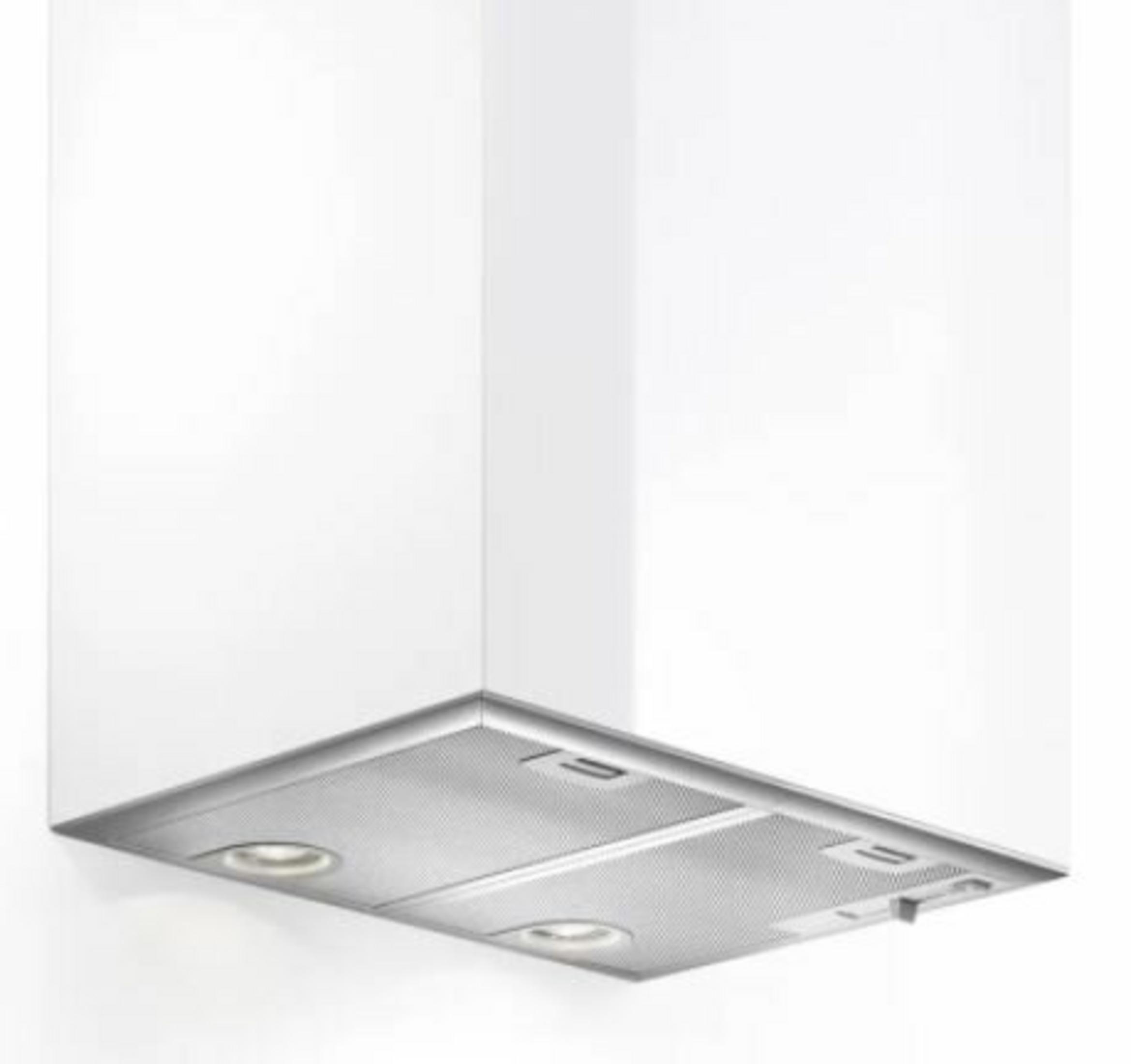 Biały okap kuchenny ze zintegrowanymi światłami i metalowym filtrem.
