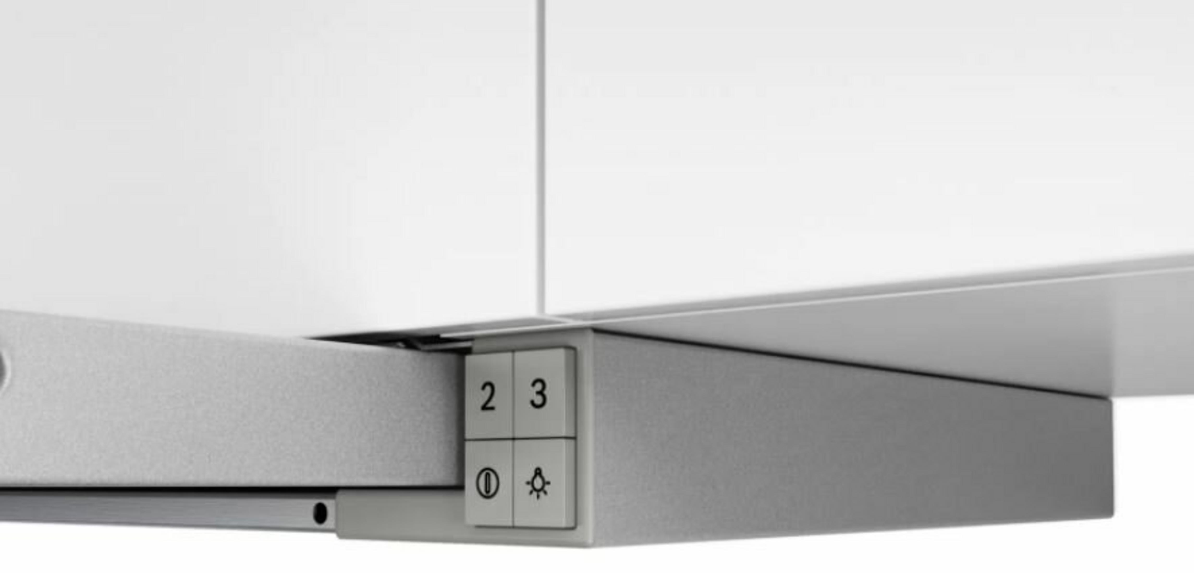 Szary panel sterowania z cyframi 2 i 3, symbolami zasilania i światła.