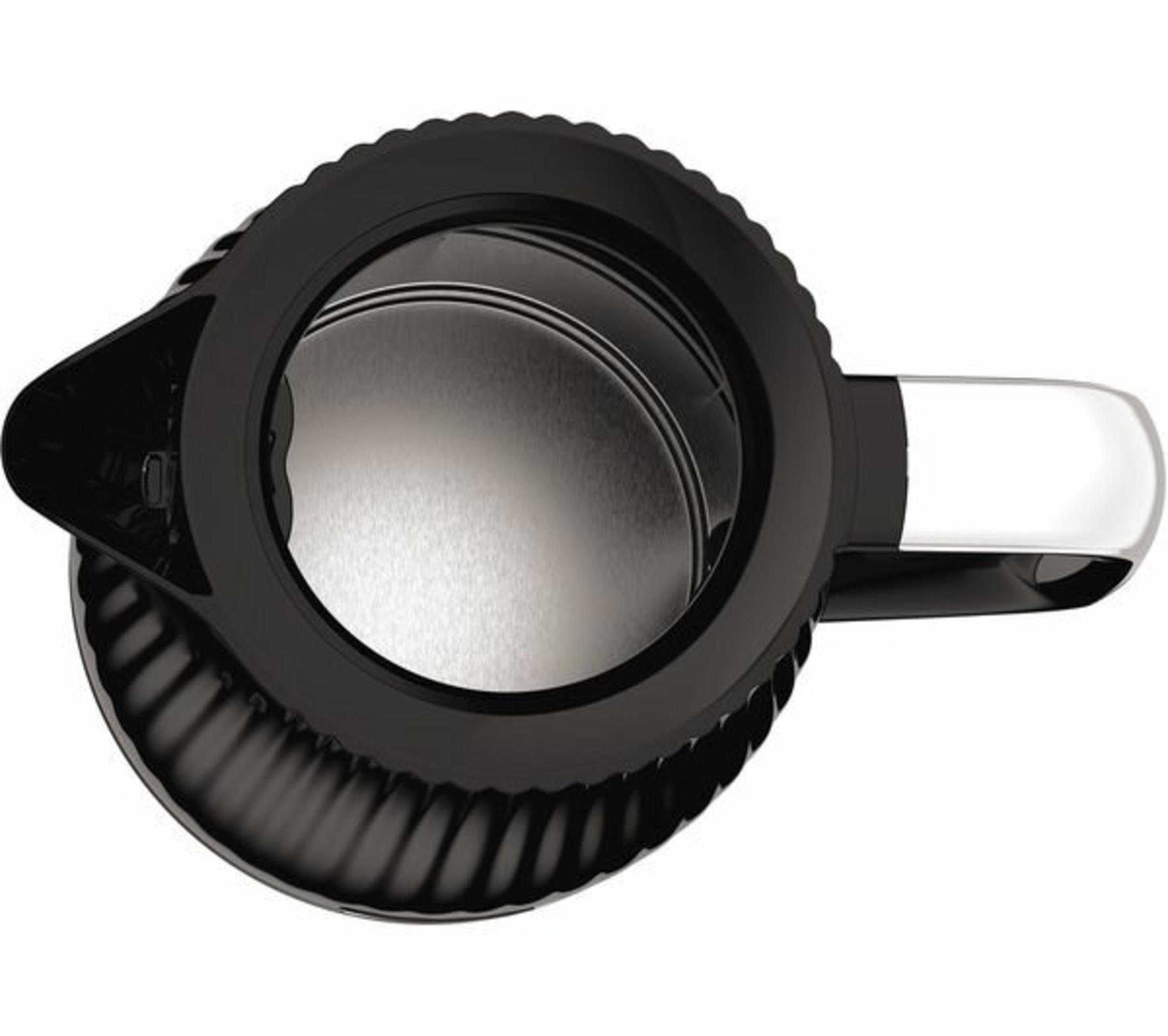 Bollitore elettrico nero visto dall'alto, con interno e manico argentati.