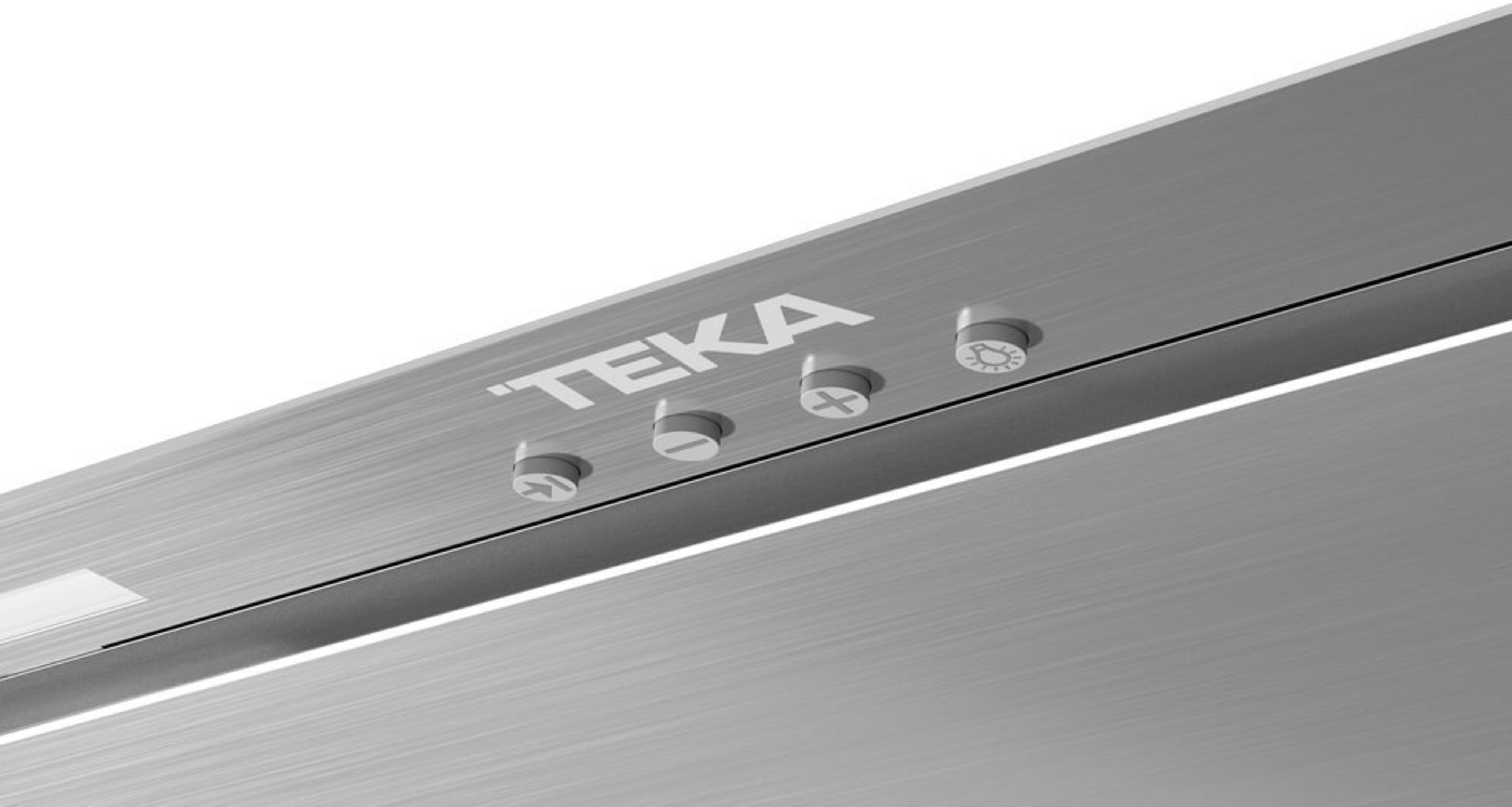 Panel de control gris de campana extractora con logo TEKA y tres botones.