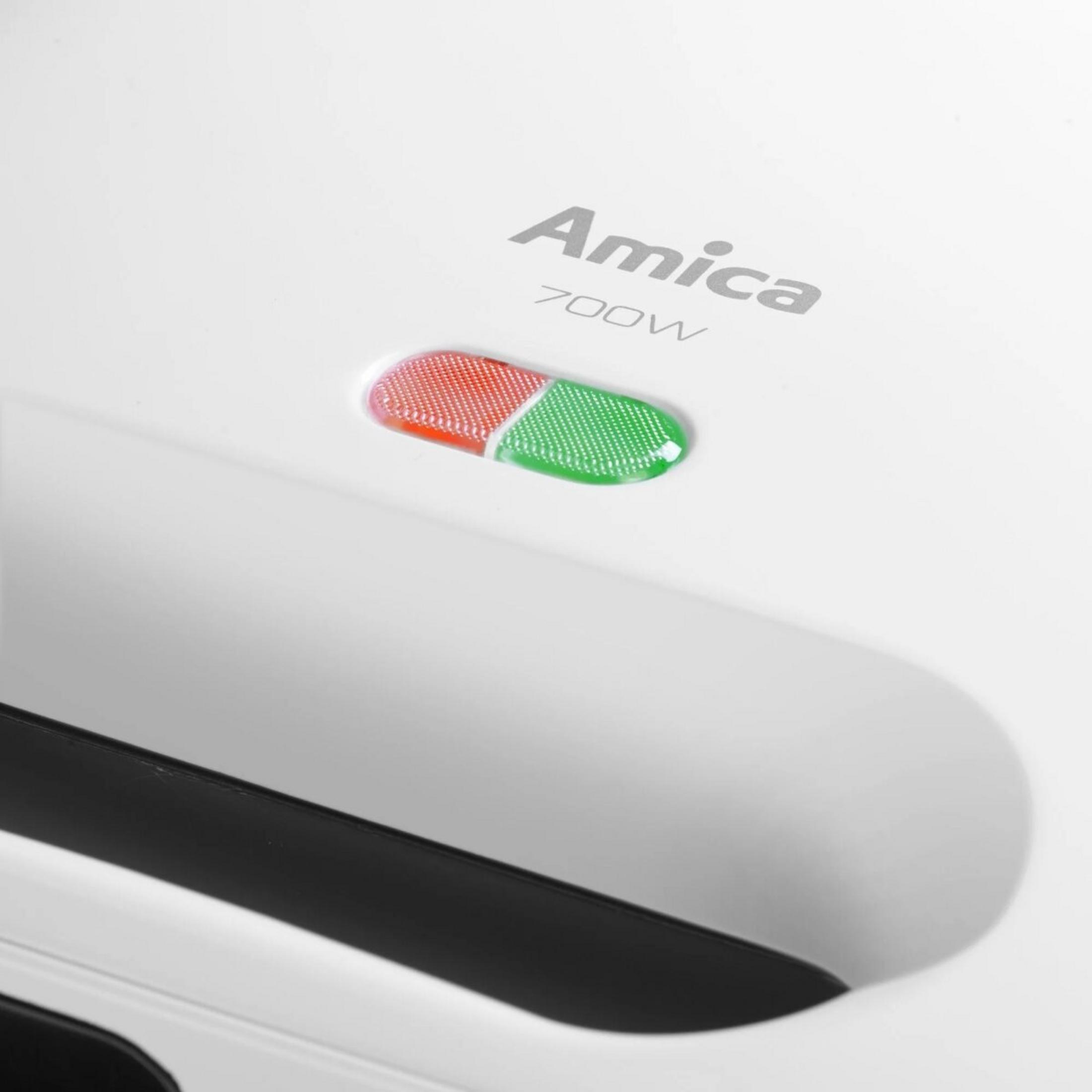 Primo piano di un elettrodomestico bianco con "Amica 700W" e spia rossa/verde.