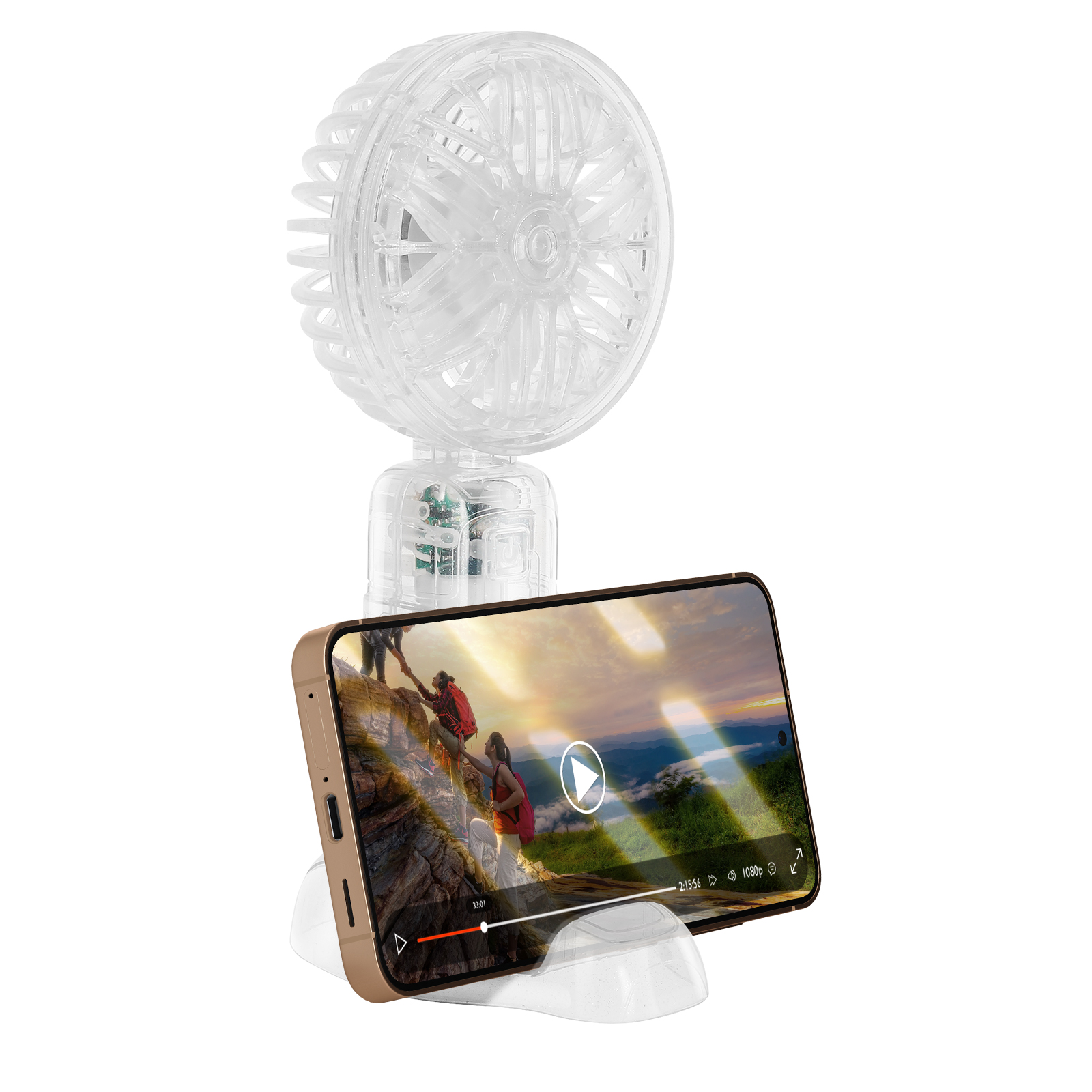 Ein durchsichtiger Ventilator steht hinter einem Smartphone, das Wanderer auf einem Berg zeigt.