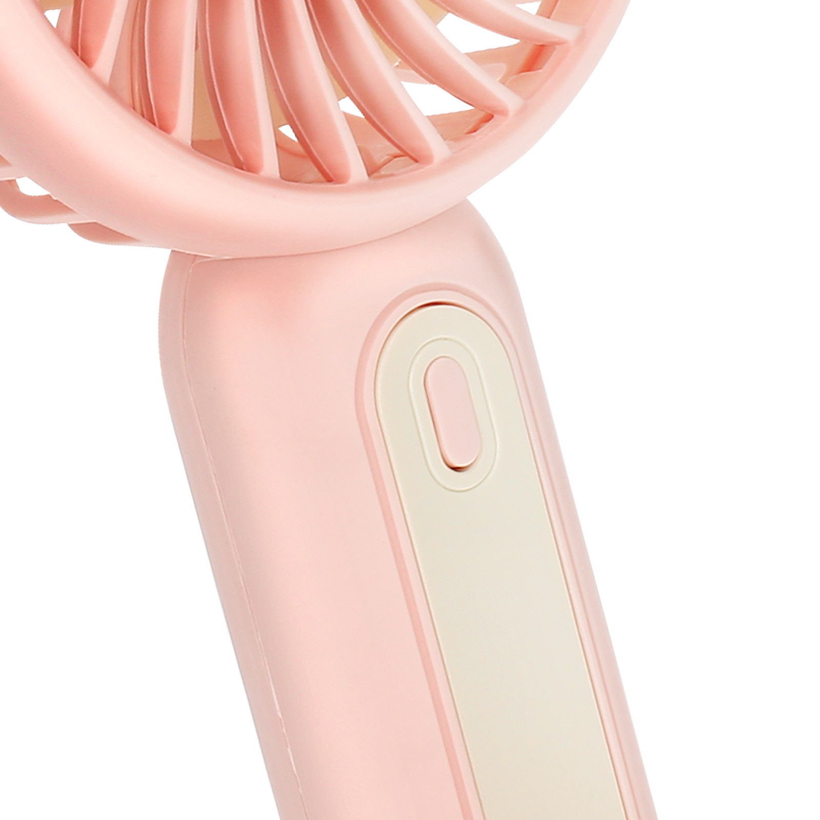 Ein rosafarbener Handventilator mit einem cremefarbenen Knopf auf dem Griff.