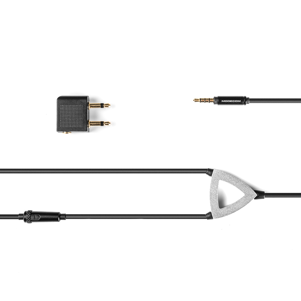 Czarny adapter audio ze złotymi pinami, czarny kabel z napisem MODECOM i rozdzielony kabel.
