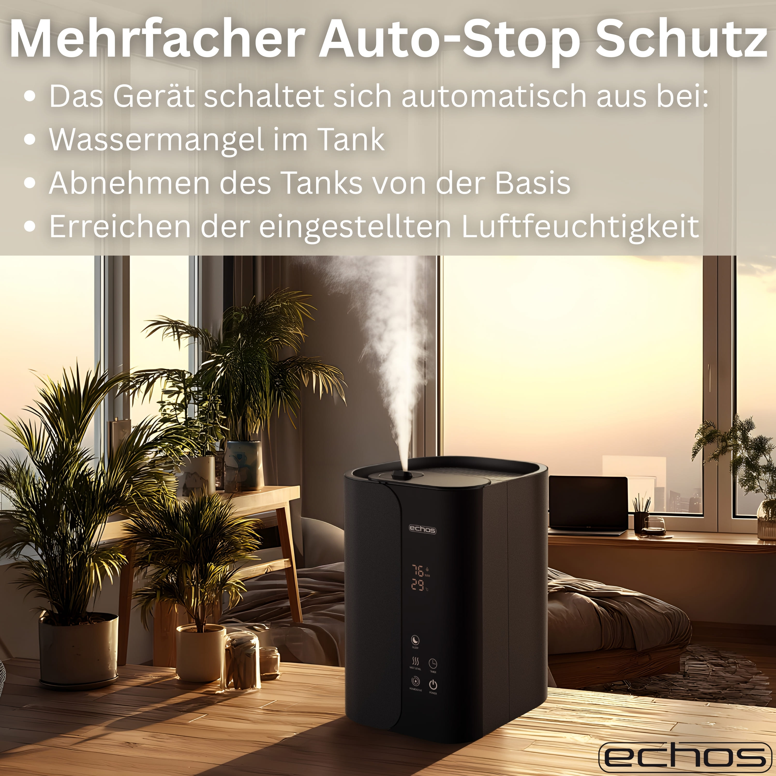 Ein schwarzer Luftbefeuchter mit Nebel steht auf einem Holzboden, daneben Pflanzen und ein Fenster.
