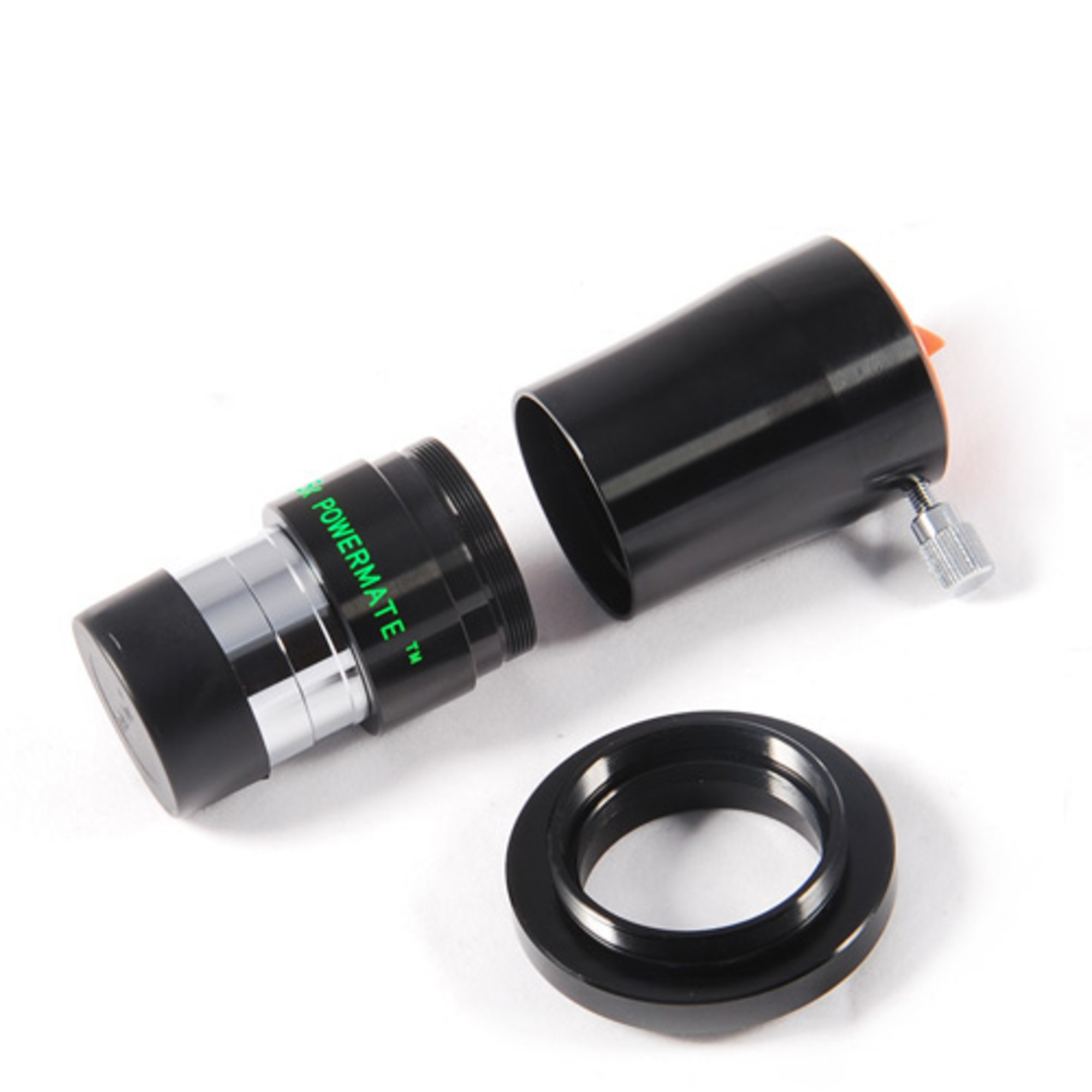 Eine schwarze Teleskop-Okular mit silbernen Ringen und grüner Schrift neben ihrer Kappe.