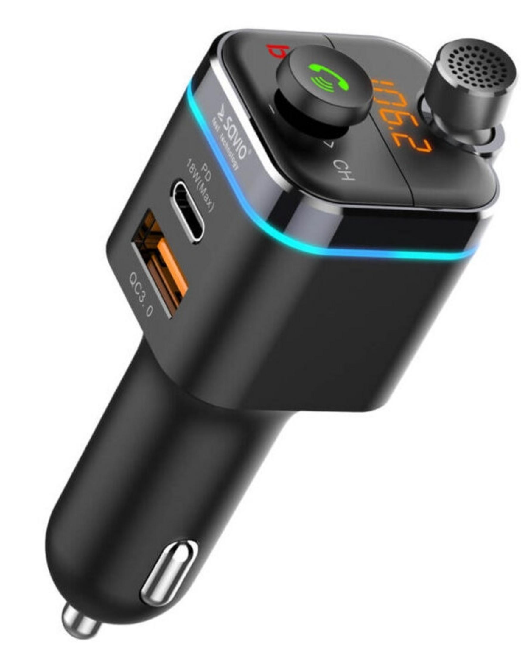 Un cargador de coche negro con USB-C PD, QC 3.0, botón de llamada y micrófono.