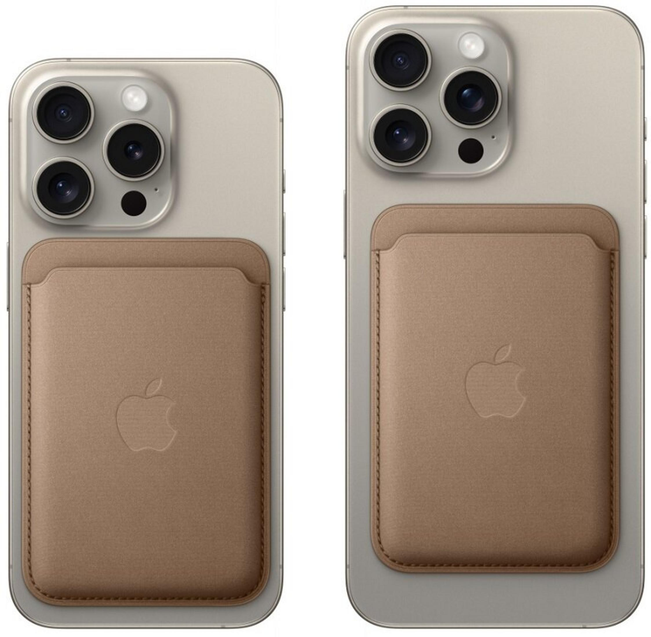 Zwei iPhones von hinten gezeigt. Beide mit braunem Lederkartenhalter mit Apple-Logo.