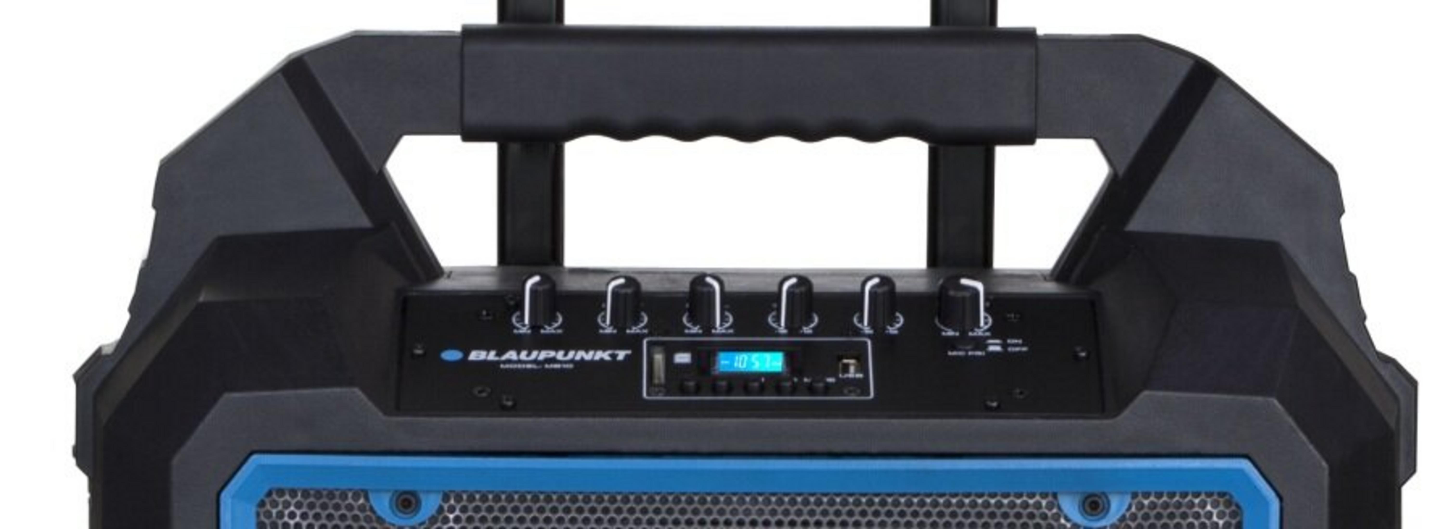 Un altoparlante portatile con accenti blu e manopole di controllo.