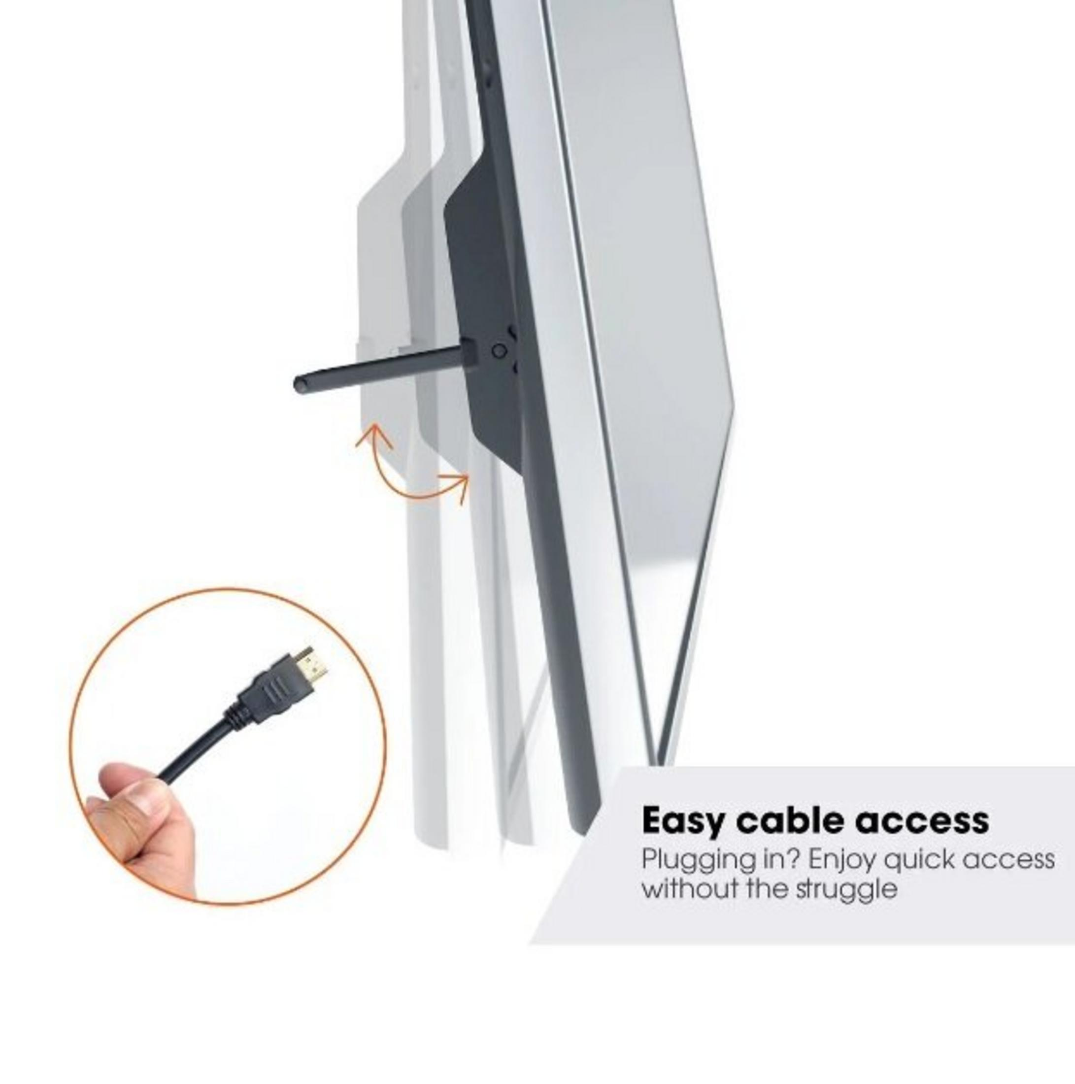 Una mano sujeta un cable HDMI cerca de una pantalla con texto de fácil acceso al cable.