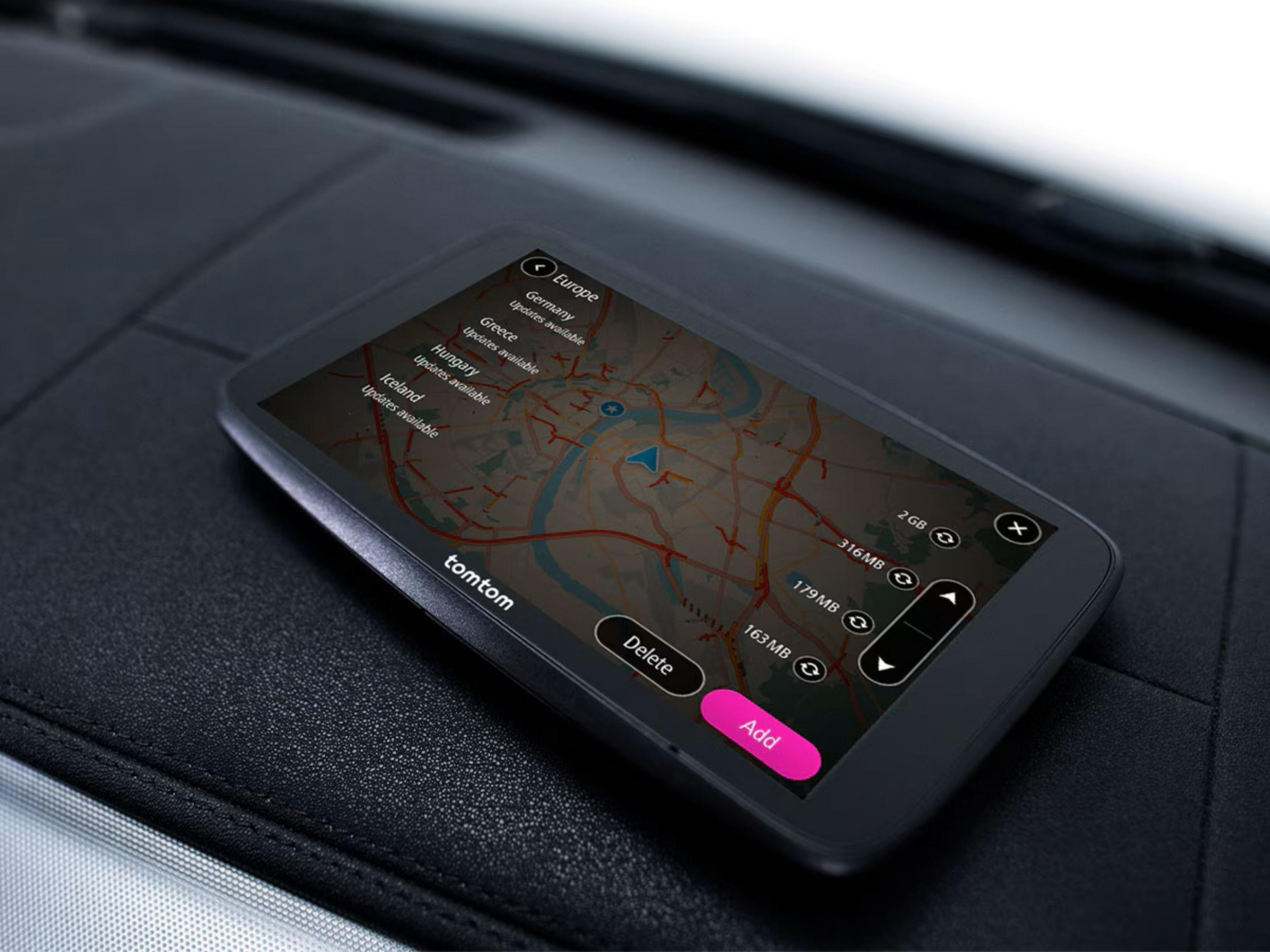 Urządzenie GPS Tomtom pokazuje mapy i opcje aktualizacji dla krajów europejskich.