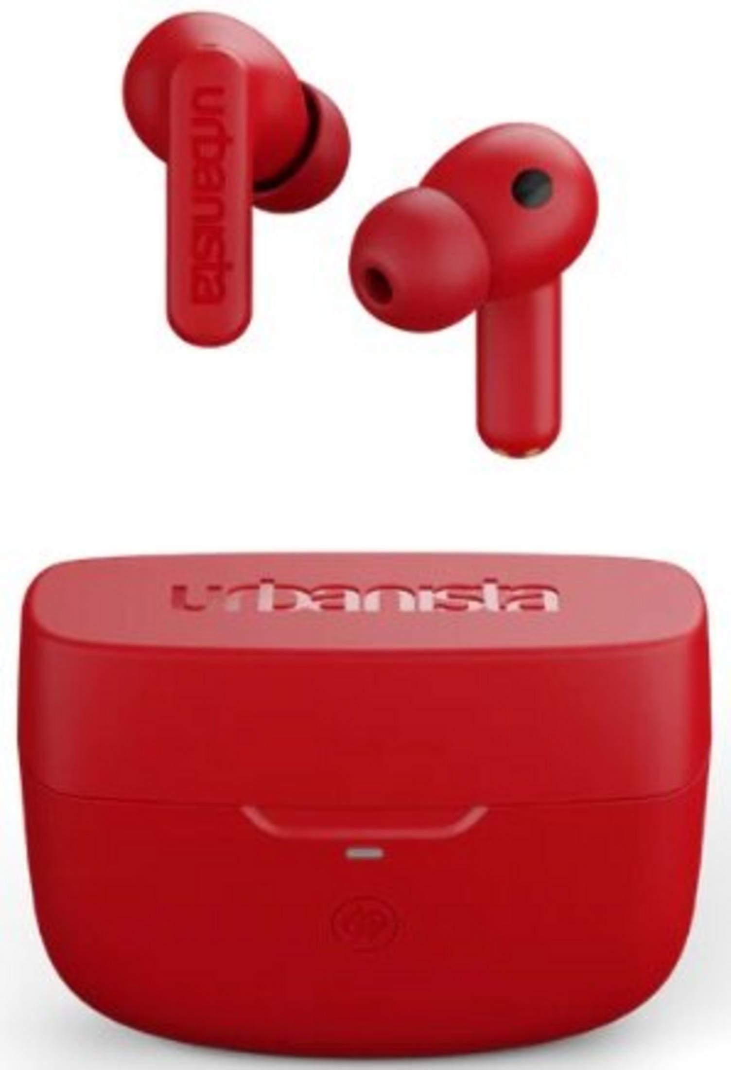 Czerwone słuchawki Urbanista i etui ładujące. Słuchawki mają konstrukcję trzpieniową.