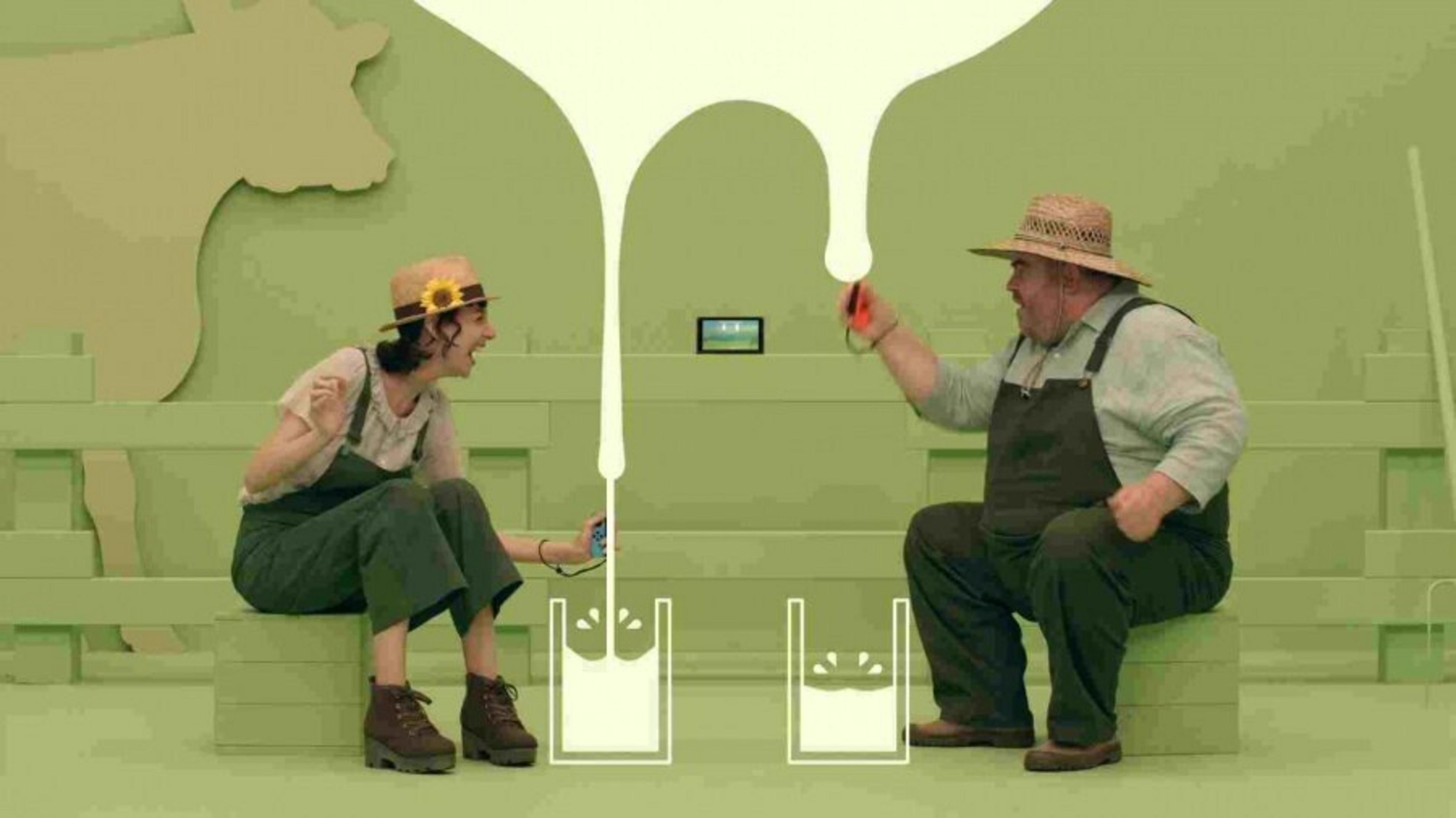 Kobieta i mężczyzna w kombinezonach grają w grę wideo, a mleko leje się z sylwetki krowy.