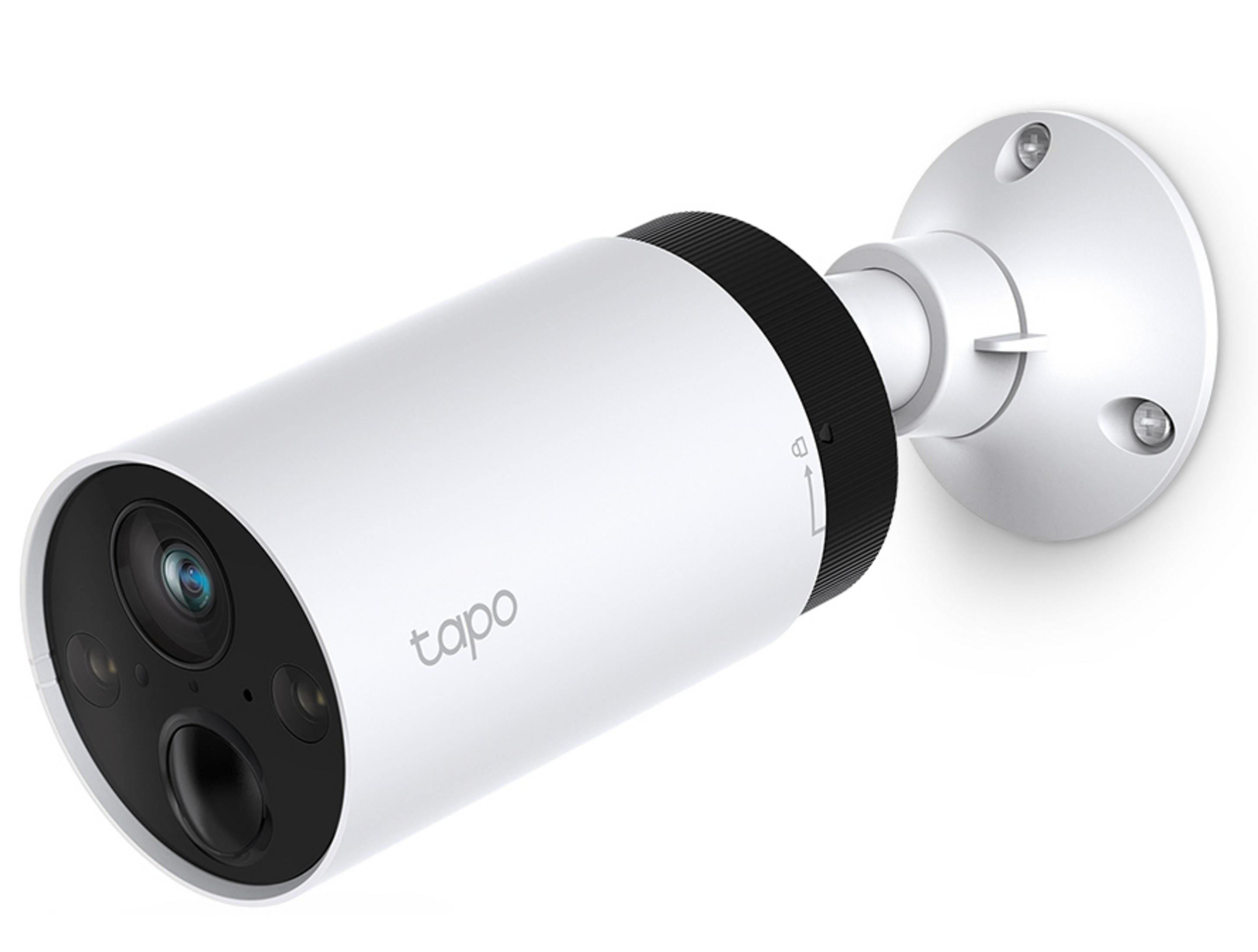 Biała kamera bezpieczeństwa z czarnym pierścieniem i obiektywem.