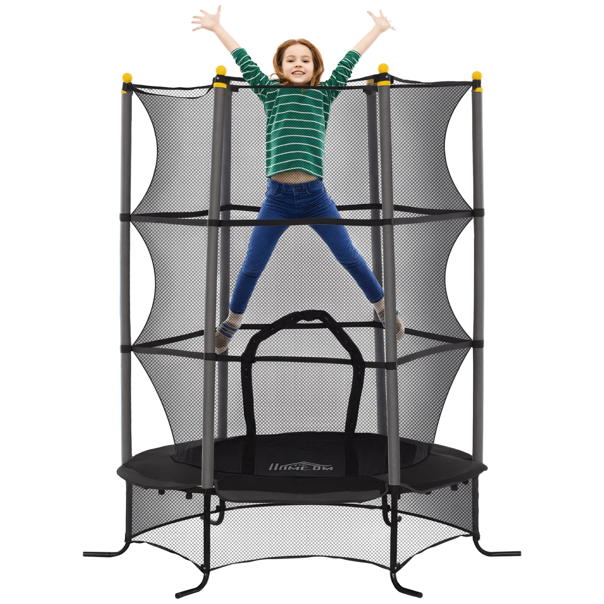 Una bambina con i capelli rossi, che indossa una maglietta a righe verdi e jeans blu, è a mezz'aria, salta su un trampolino nero.