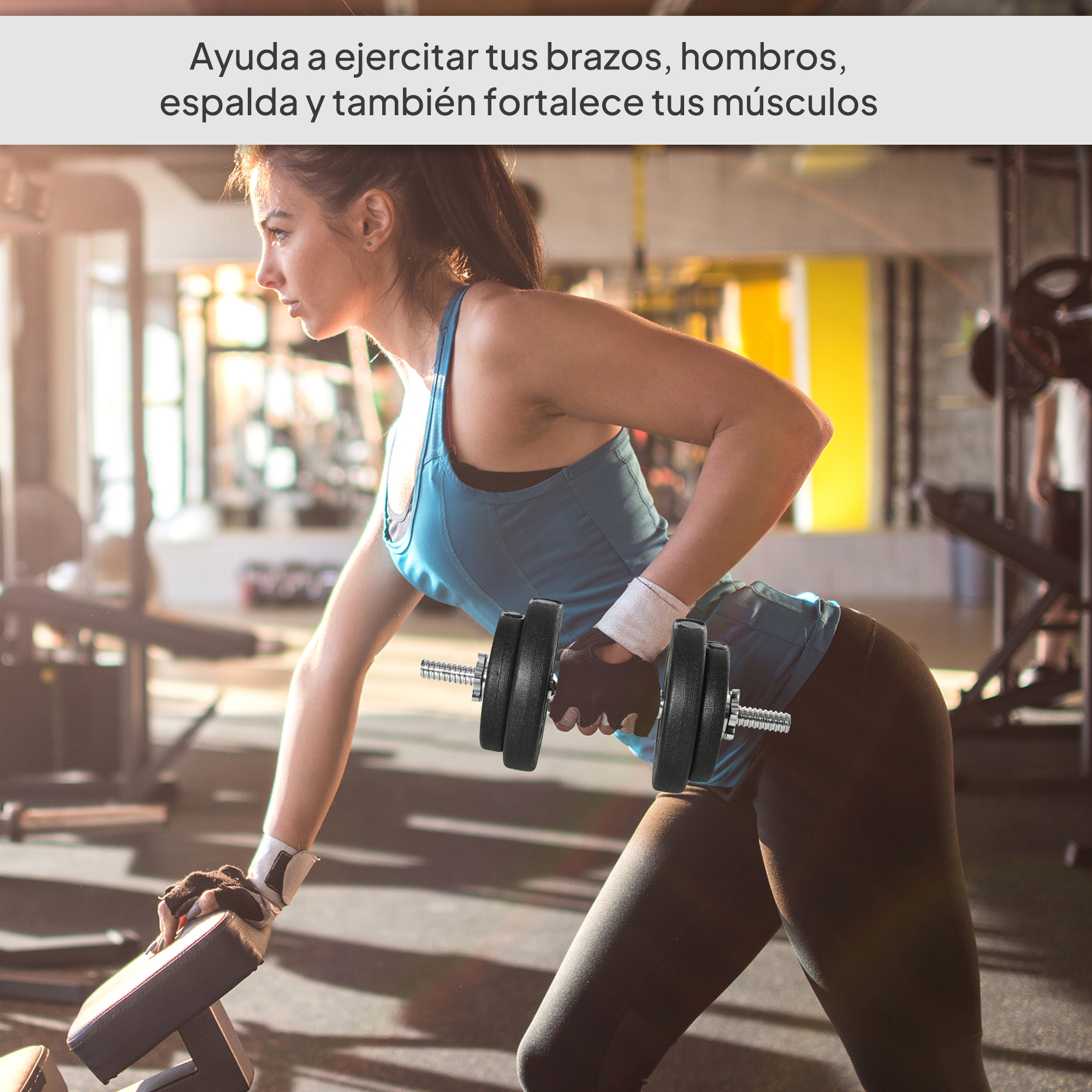 Mujer levantando pesas en gimnasio para fortalecer brazos y espalda.