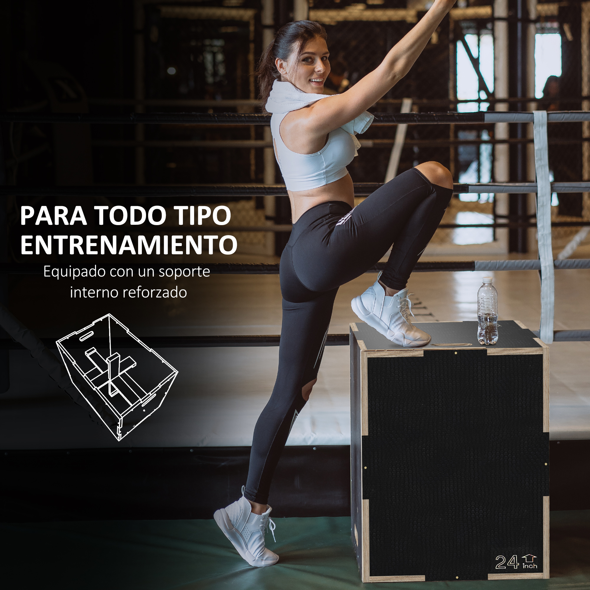 Una mujer entrena en un ring de boxeo con una caja pliométrica y una botella de agua.