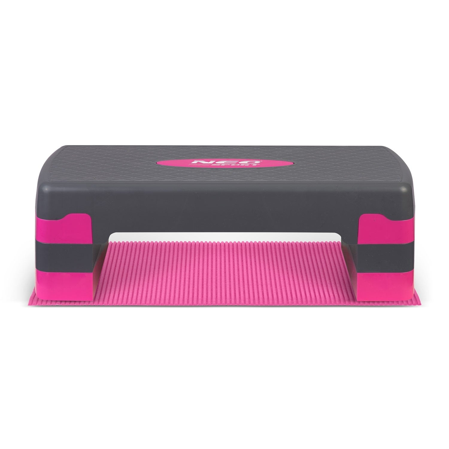Stepper aeróbico gris con detalles rosas y alfombrilla rosa acanalada.