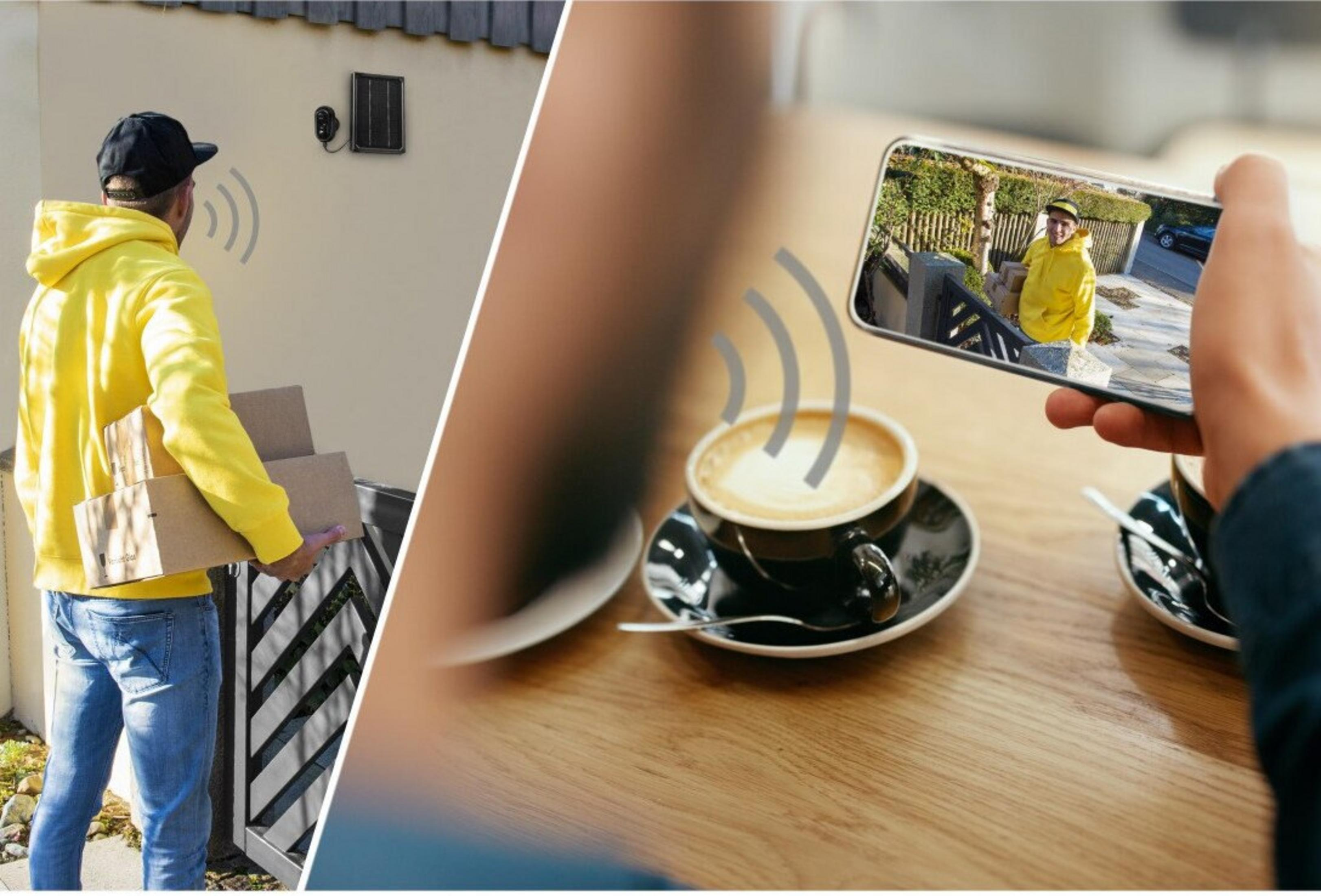 Kurier w żółtej bluzie niesie paczki, widok smartfona z podglądem kamery dzwonka.