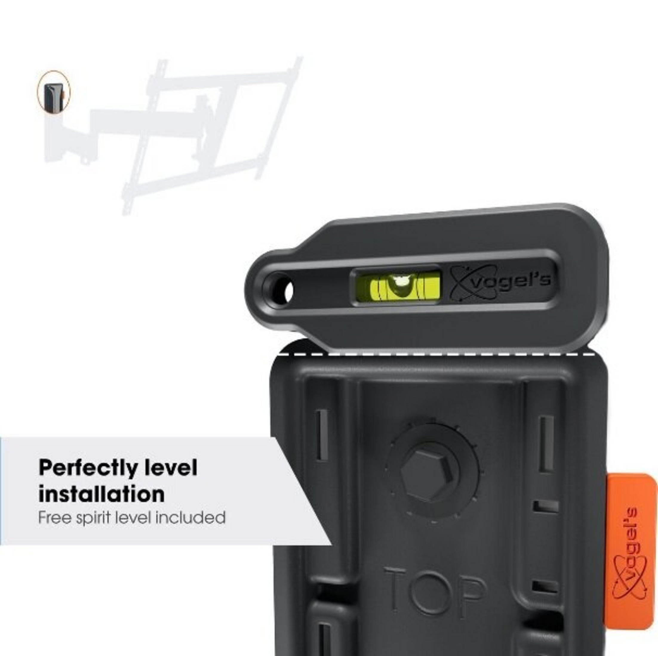 Poziomica Vogel jest zamontowana na czarnej części uchwytu ściennego.