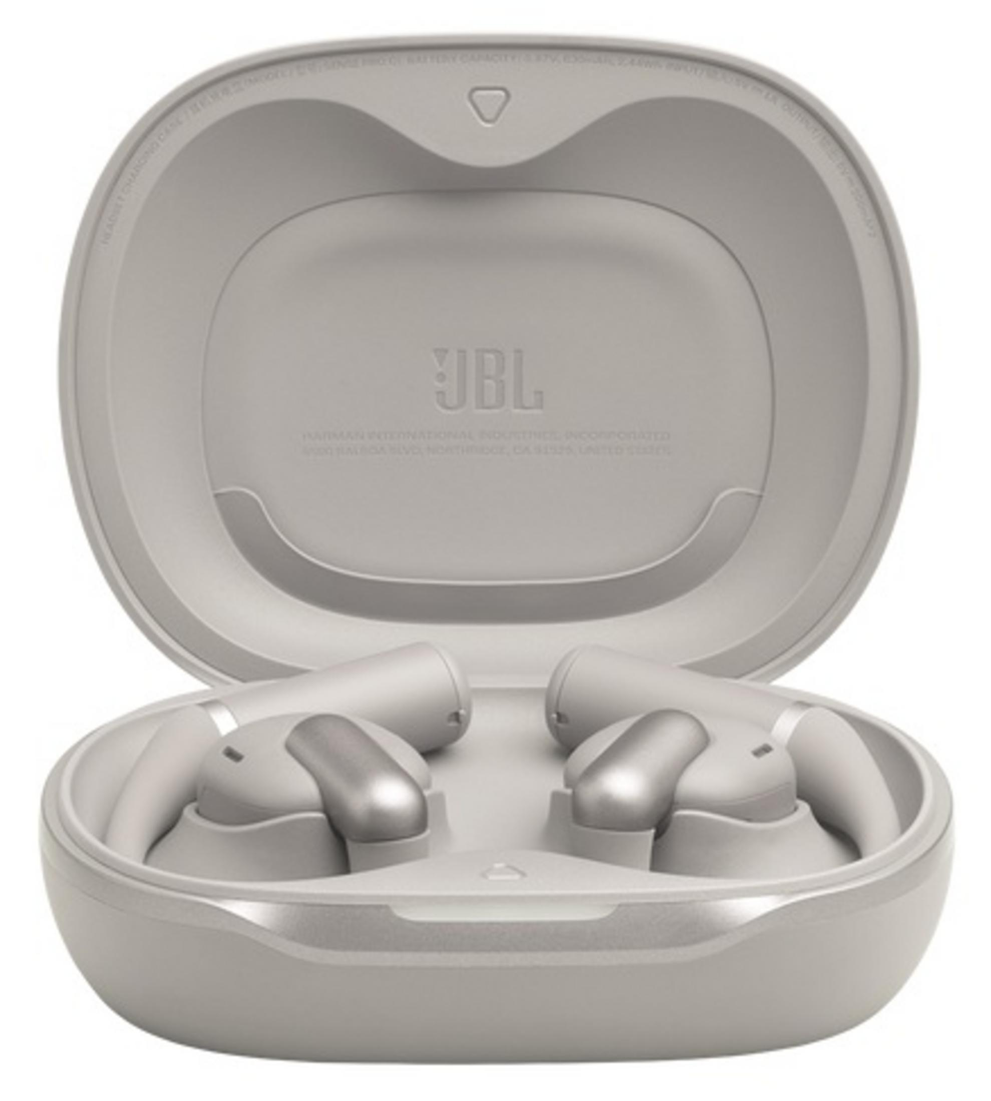 Una custodia di ricarica JBL grigia con due auricolari bianchi con accenti argentati.