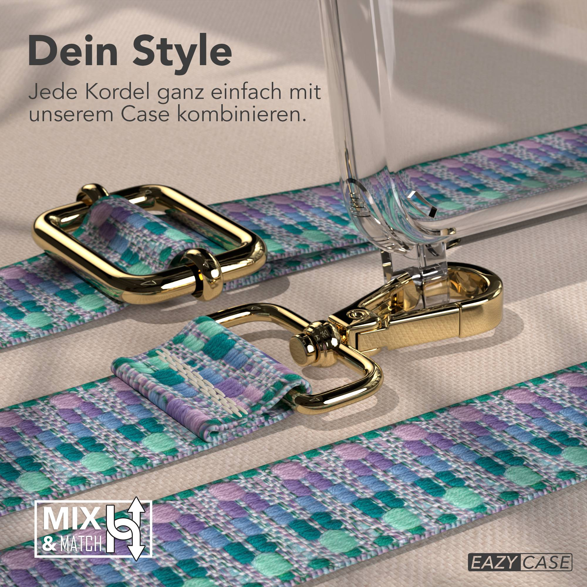 Nahaufnahme einer Handykette mit goldenen Beschlägen und einem gemusterten Band in Blau-, Lila- und Grüntönen.