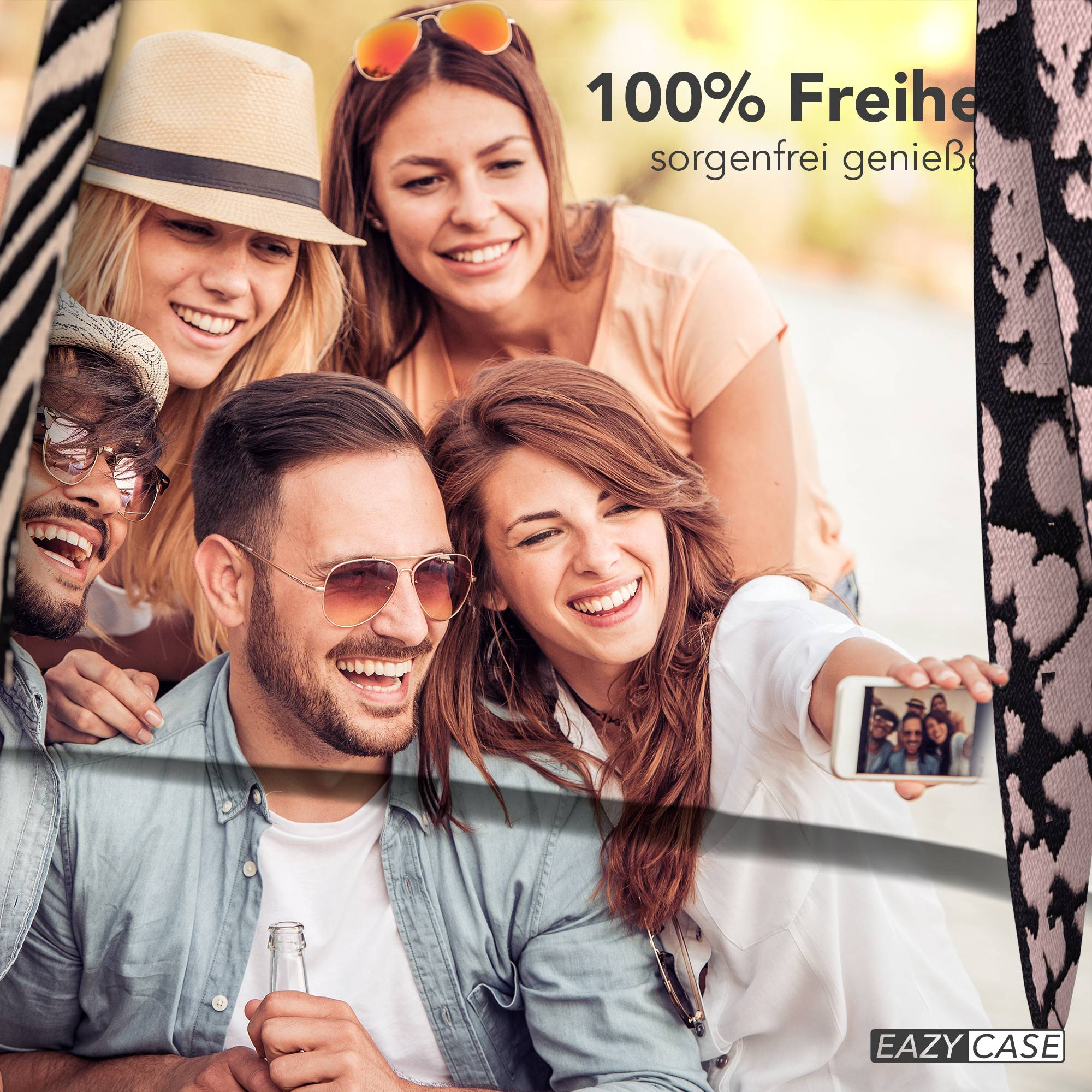 Freunde machen ein Selfie im Freien. Eine Frau hält ein Handy und fängt Lächeln ein.
