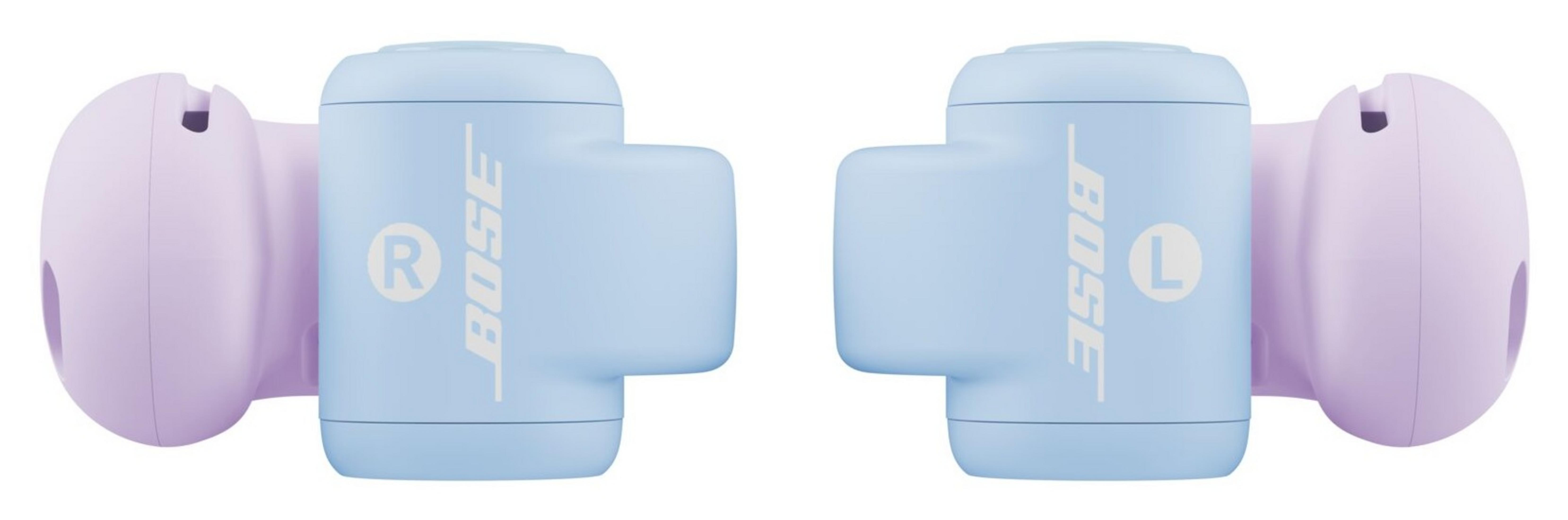 Dos auriculares Bose azul claro con puntas moradas, izquierdo marcado L, derecho R.