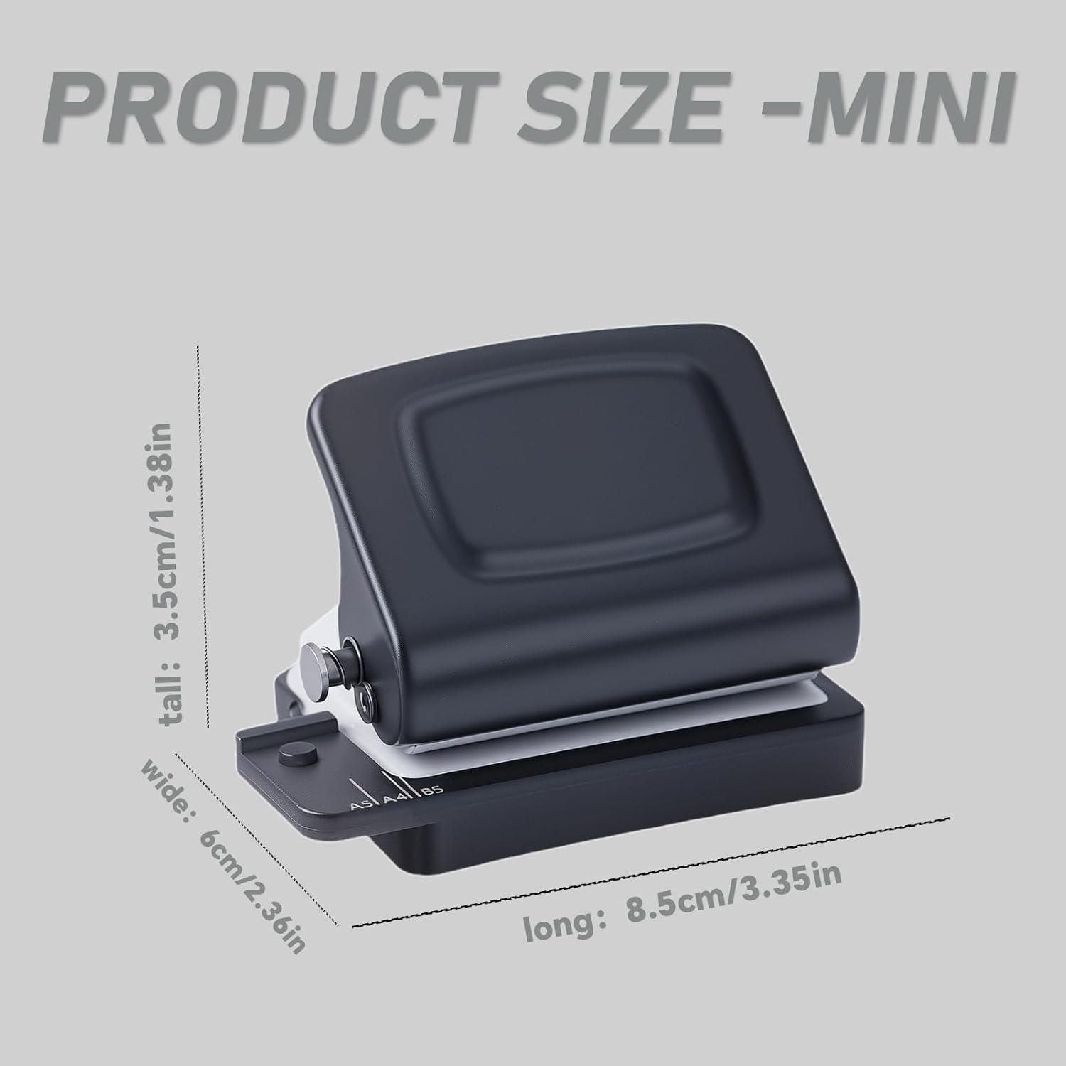 Ein schwarzer Mini-Locher mit Maßen: 3,5 cm hoch, 6 cm breit, 8,5 cm lang.