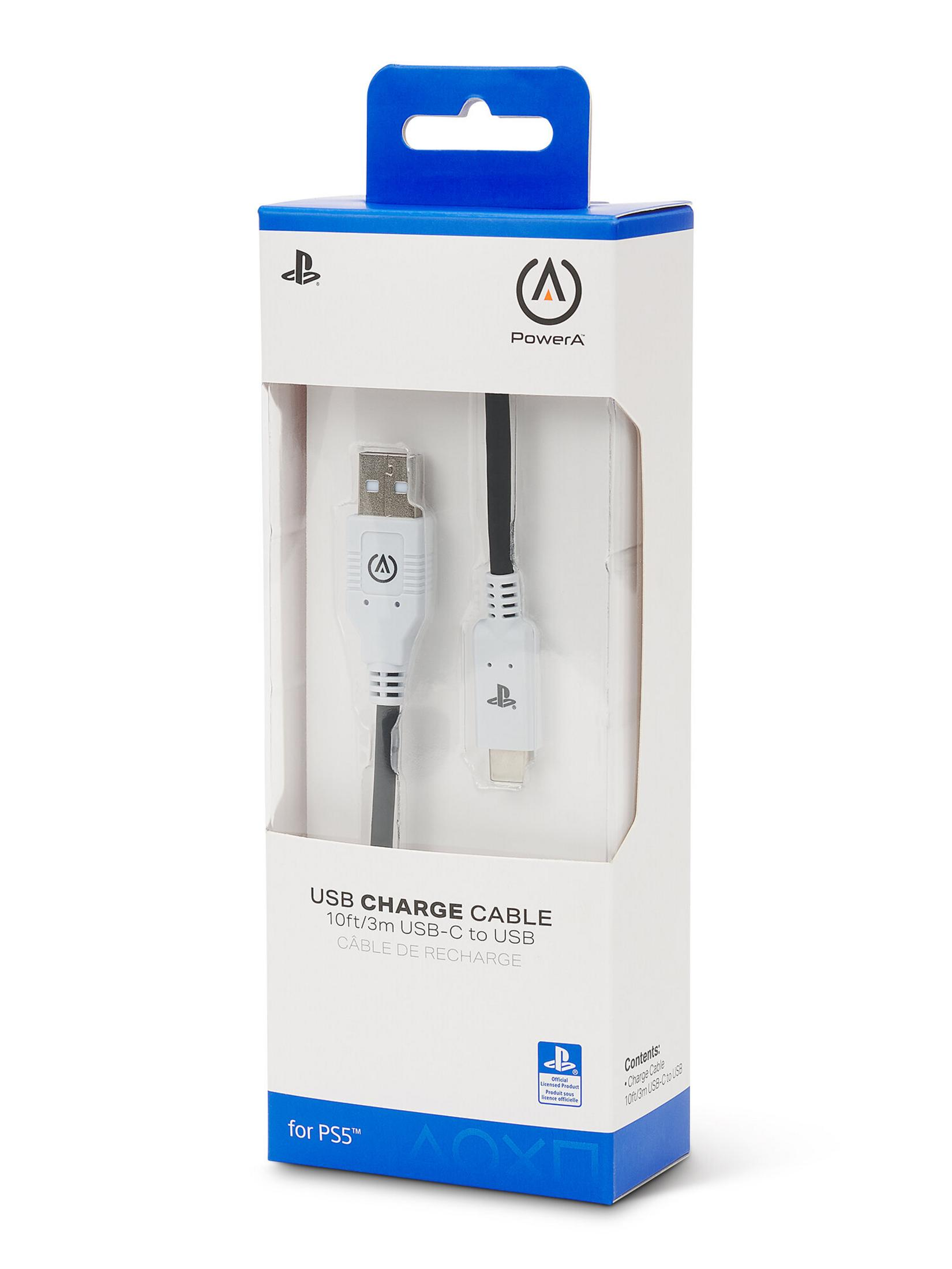 Embalaje de un cable de carga USB-C blanco para PS5 con logo de PlayStation.