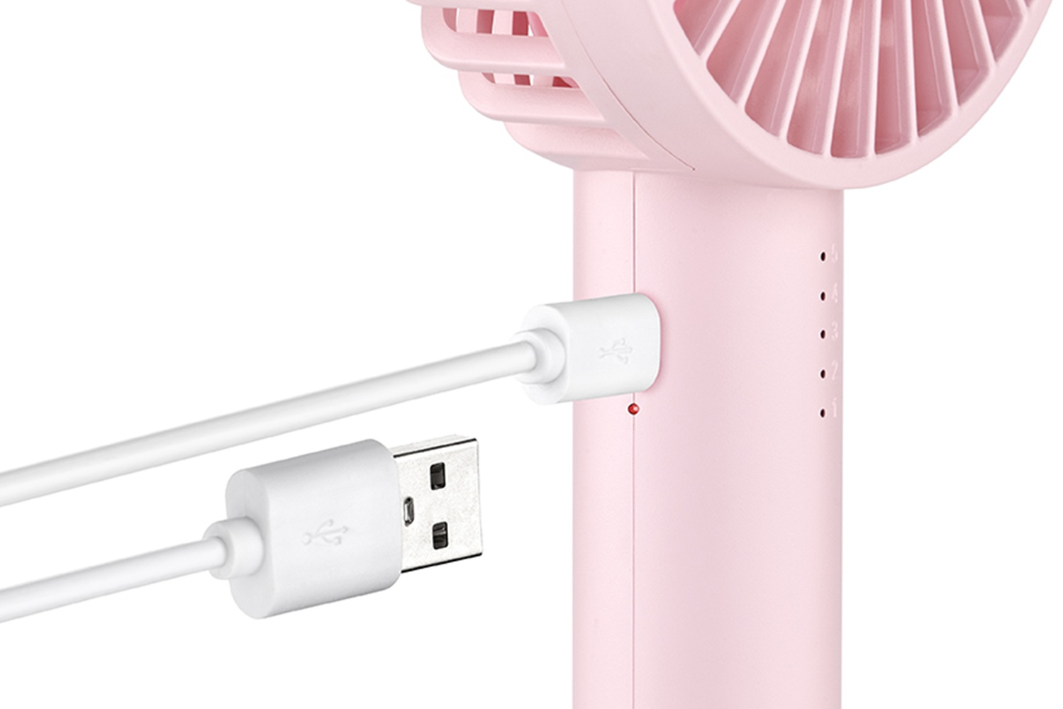 Un ventilatore USB rosa con cavo di ricarica collegato.