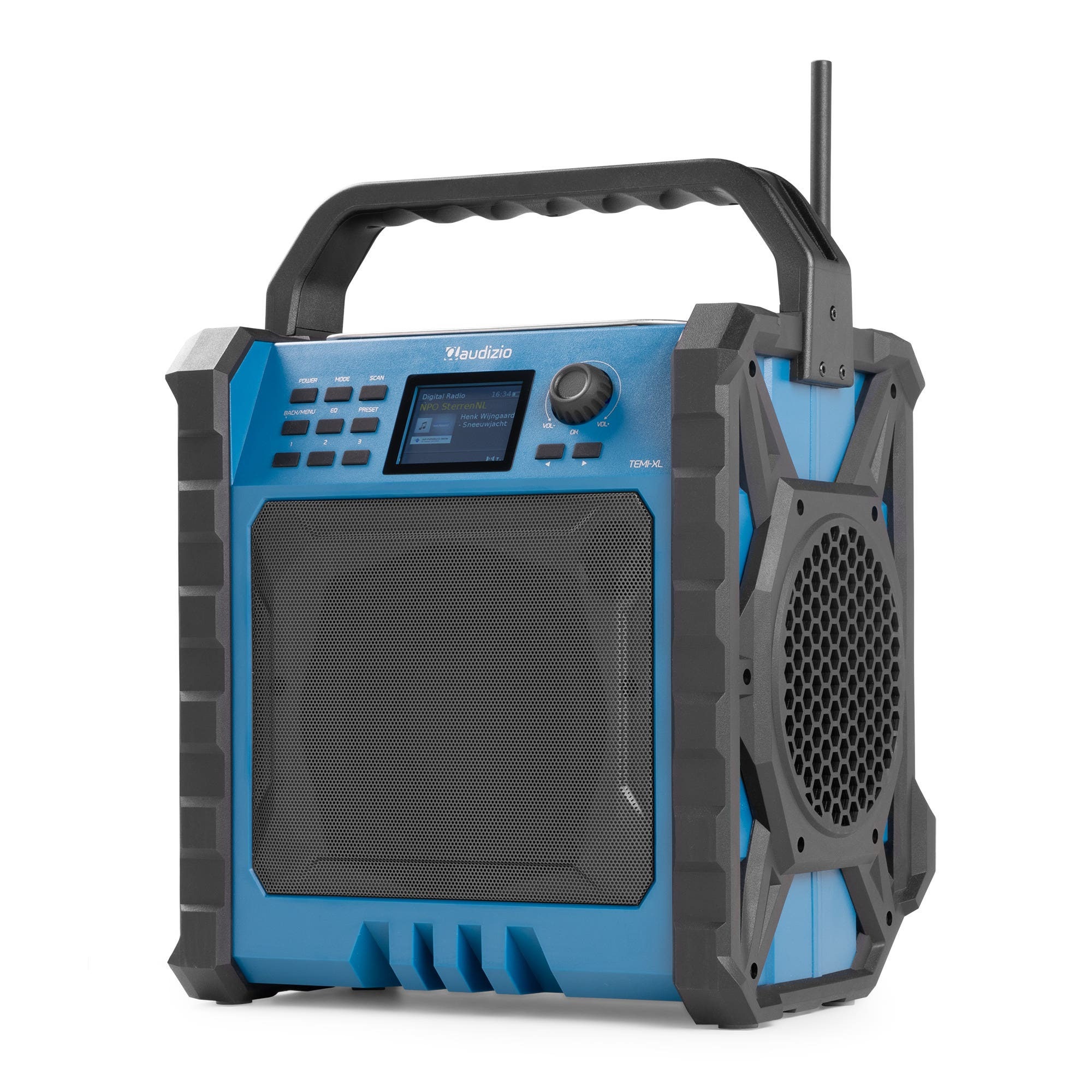 Radio digital portátil azul y negro con asa y altavoz. Pantalla muestra emisora de radio.