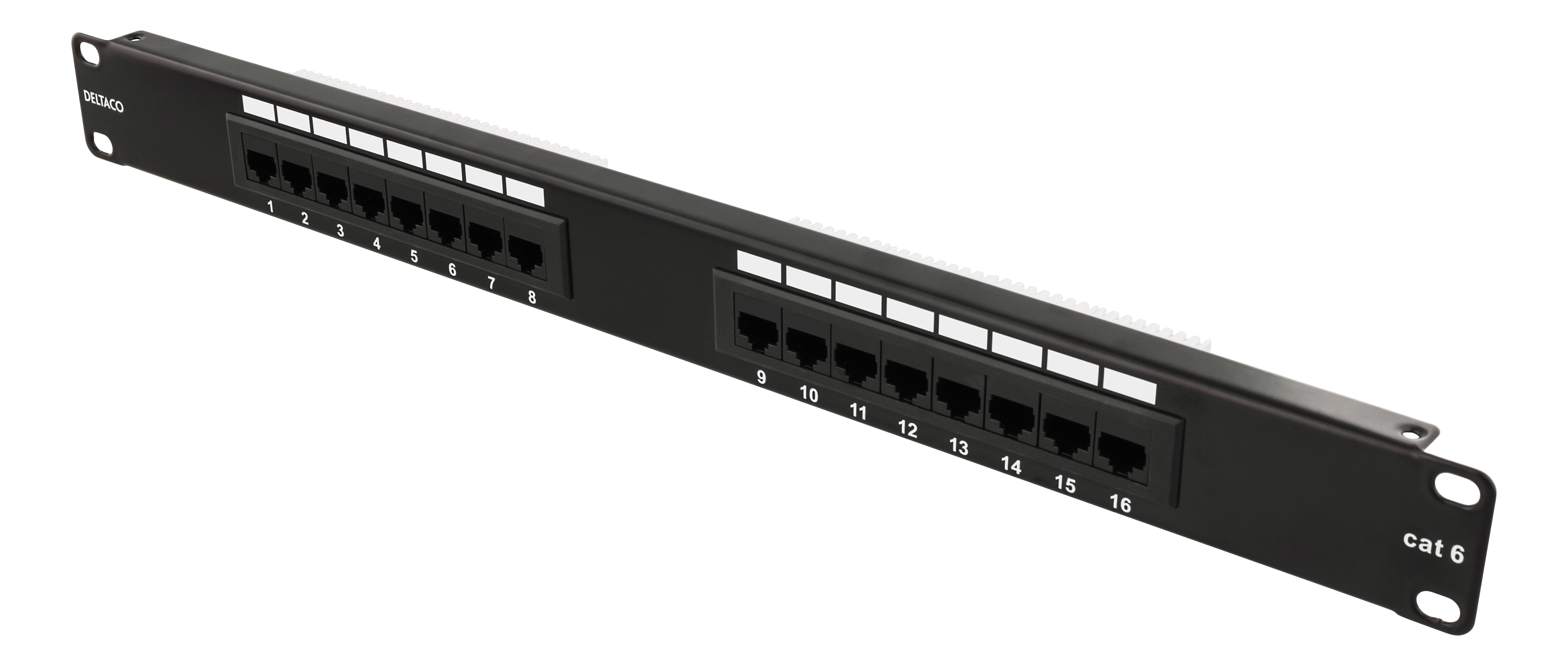 Ein schwarzes CAT 6 Patchpanel mit 16 Ports, nummerierten Ports und Beschriftungen.