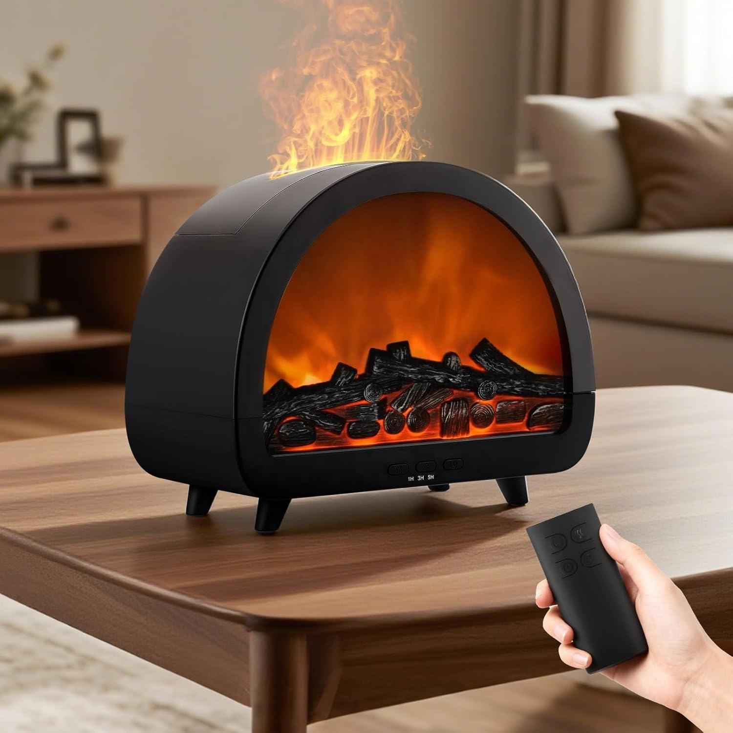 Ein schwarzer Kamin mit Flammen-Effekt auf einem Holztisch, ferngesteuert.